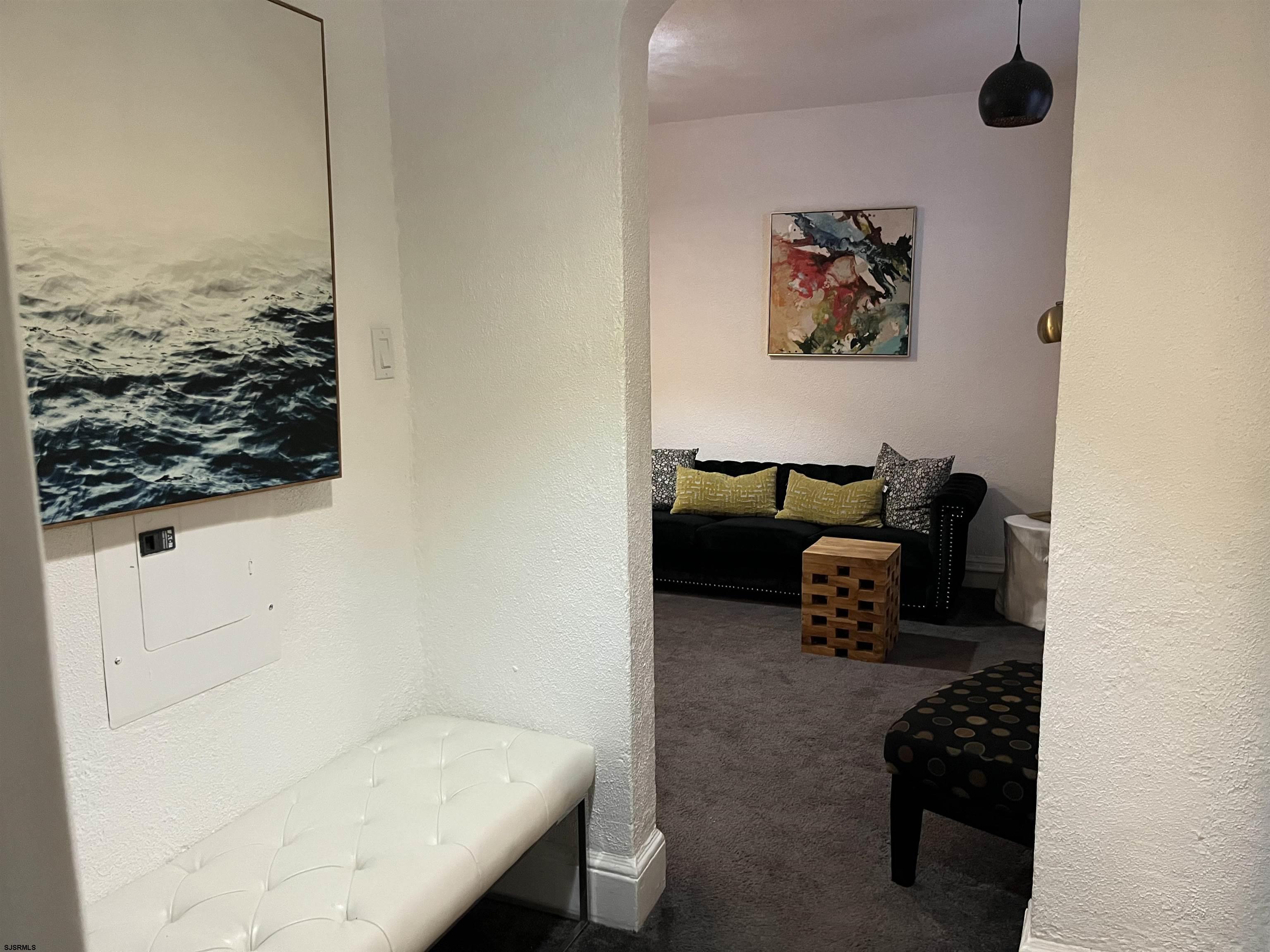 33 S Iowa Avenue - Picture 4