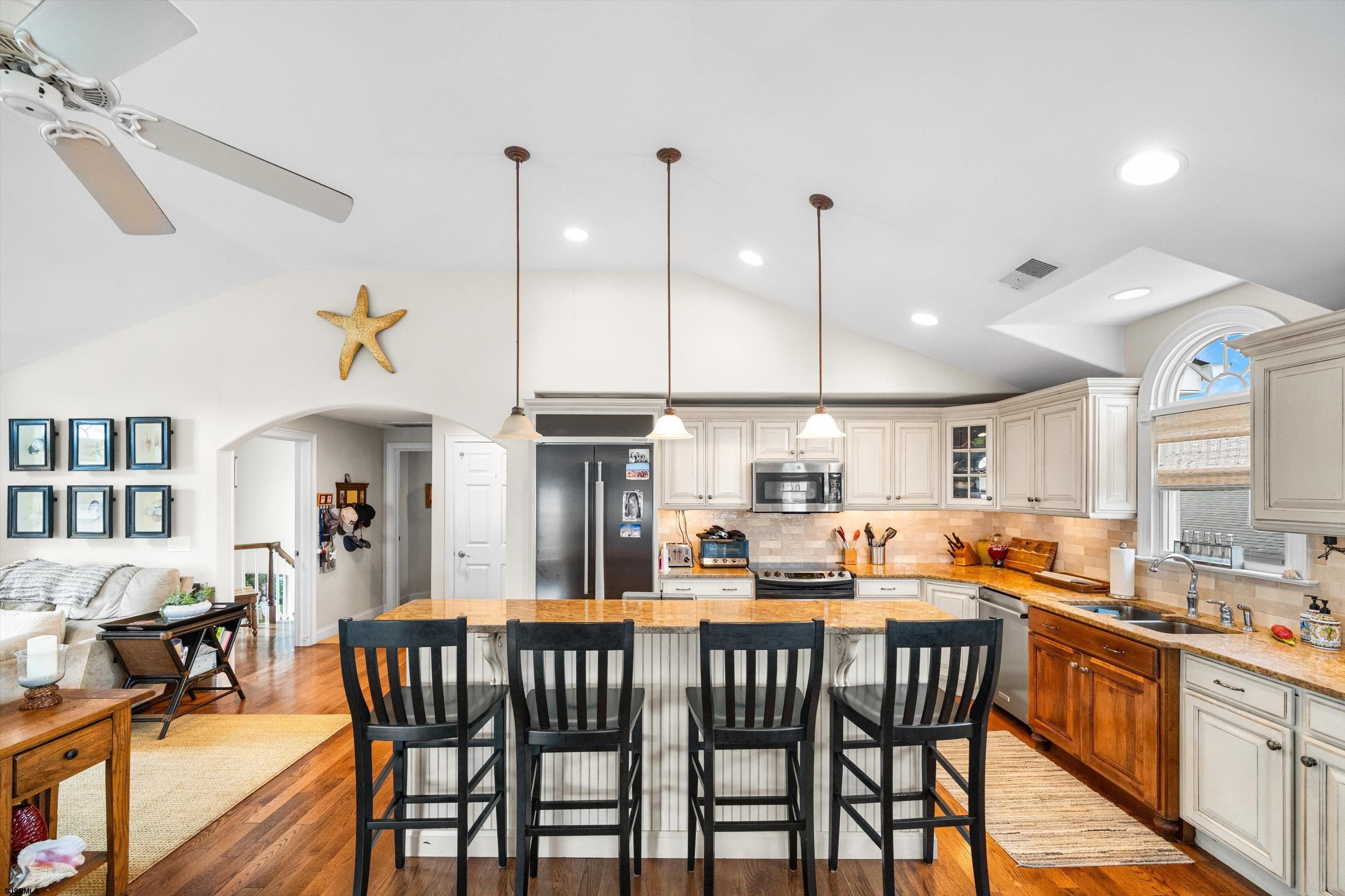 2610 Wesley Avenue - Picture 9