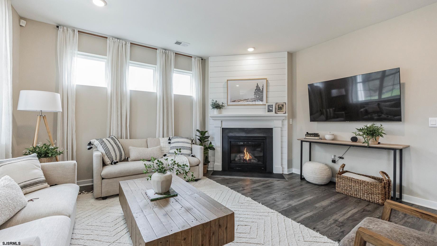 256 Huntington Dr