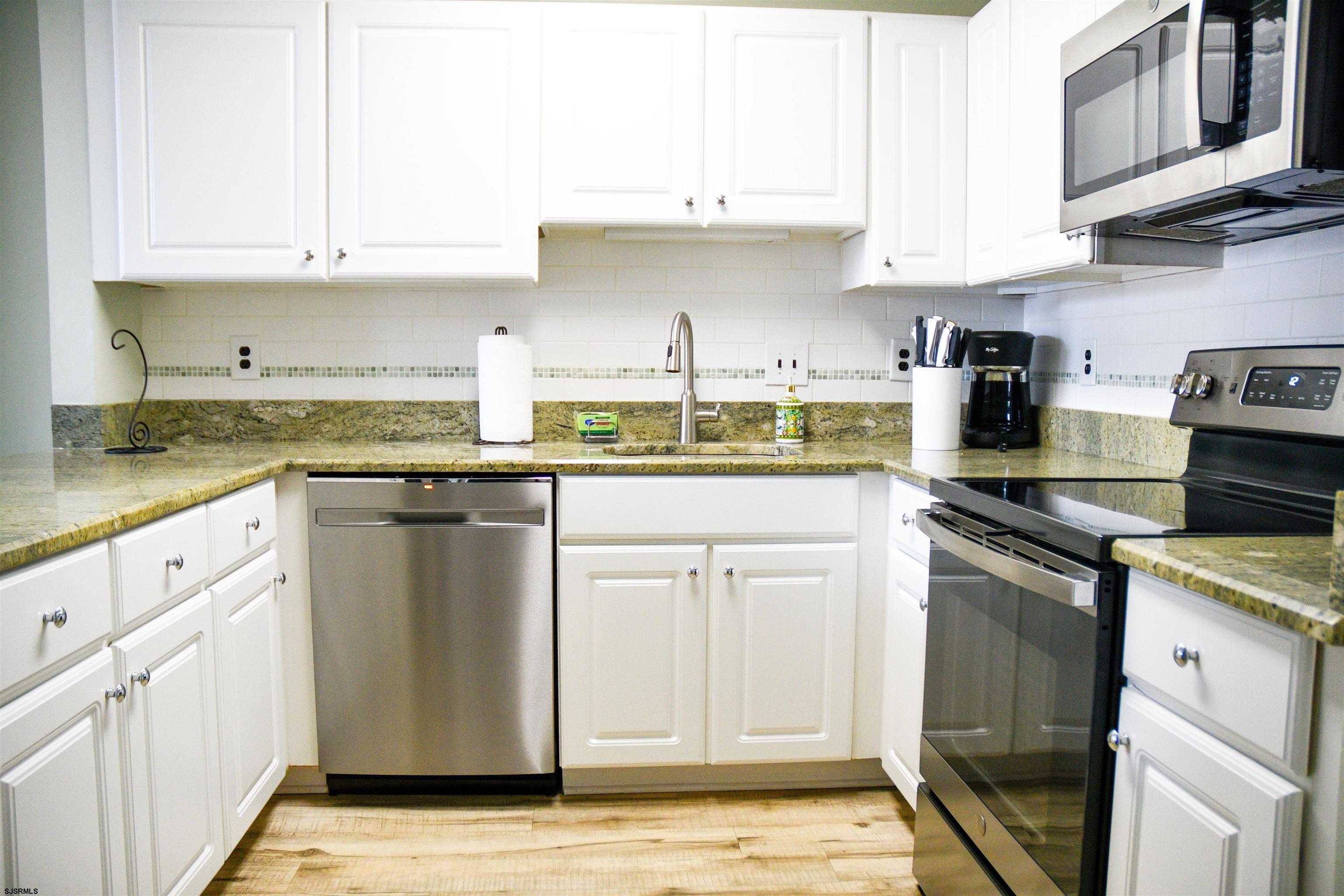 858 E 7th Street - Picture 1