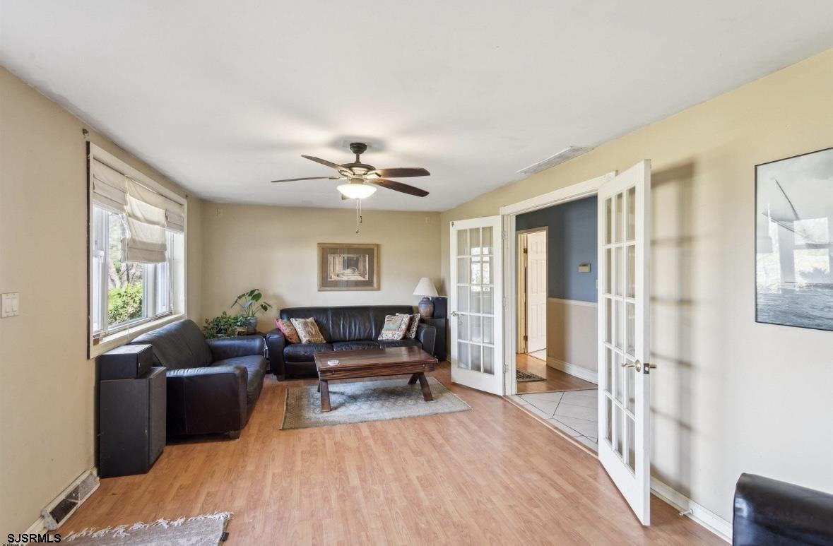 105 SE Boulevard Ext - Picture 2