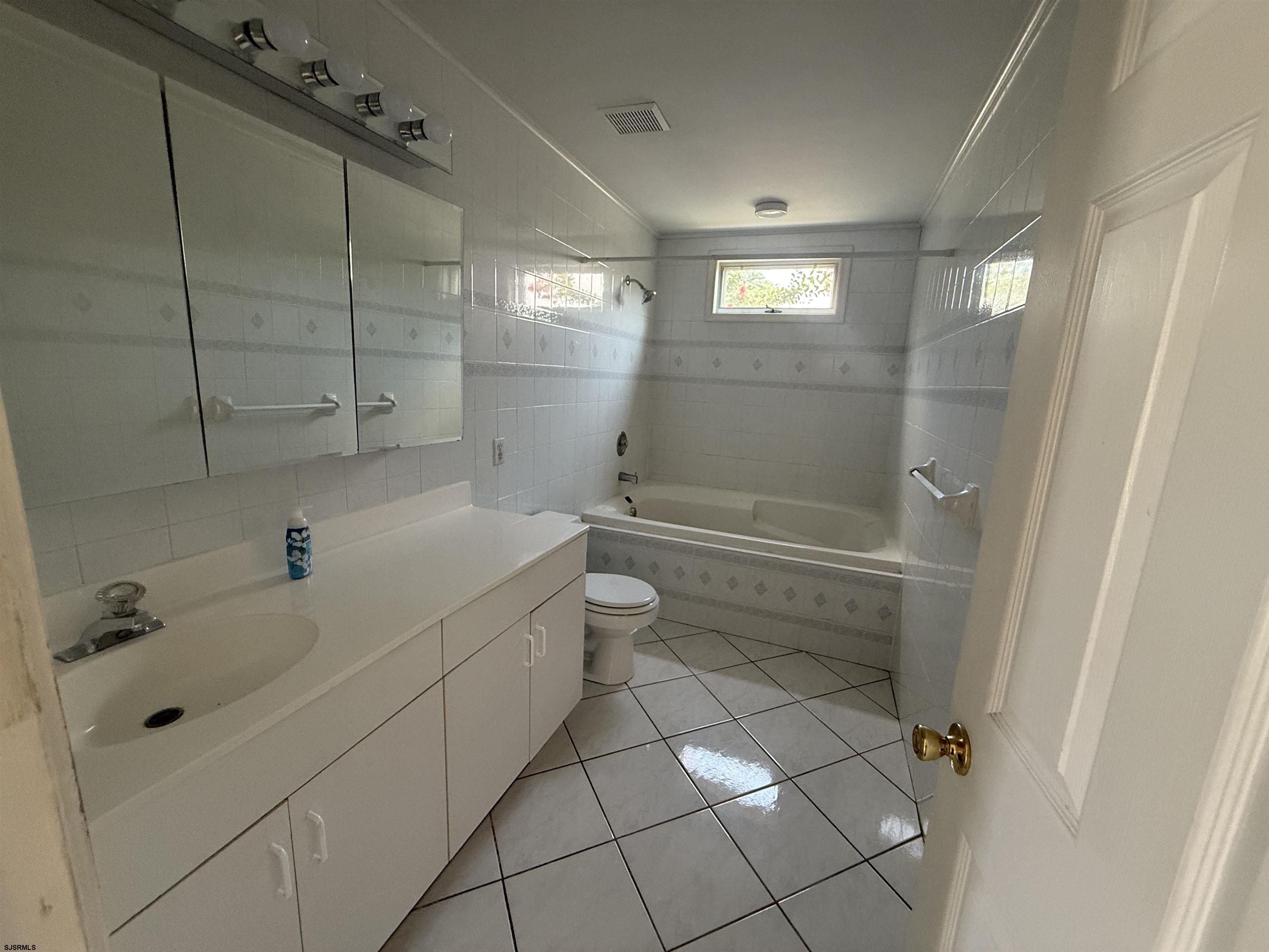 41 E Vernon Avenue