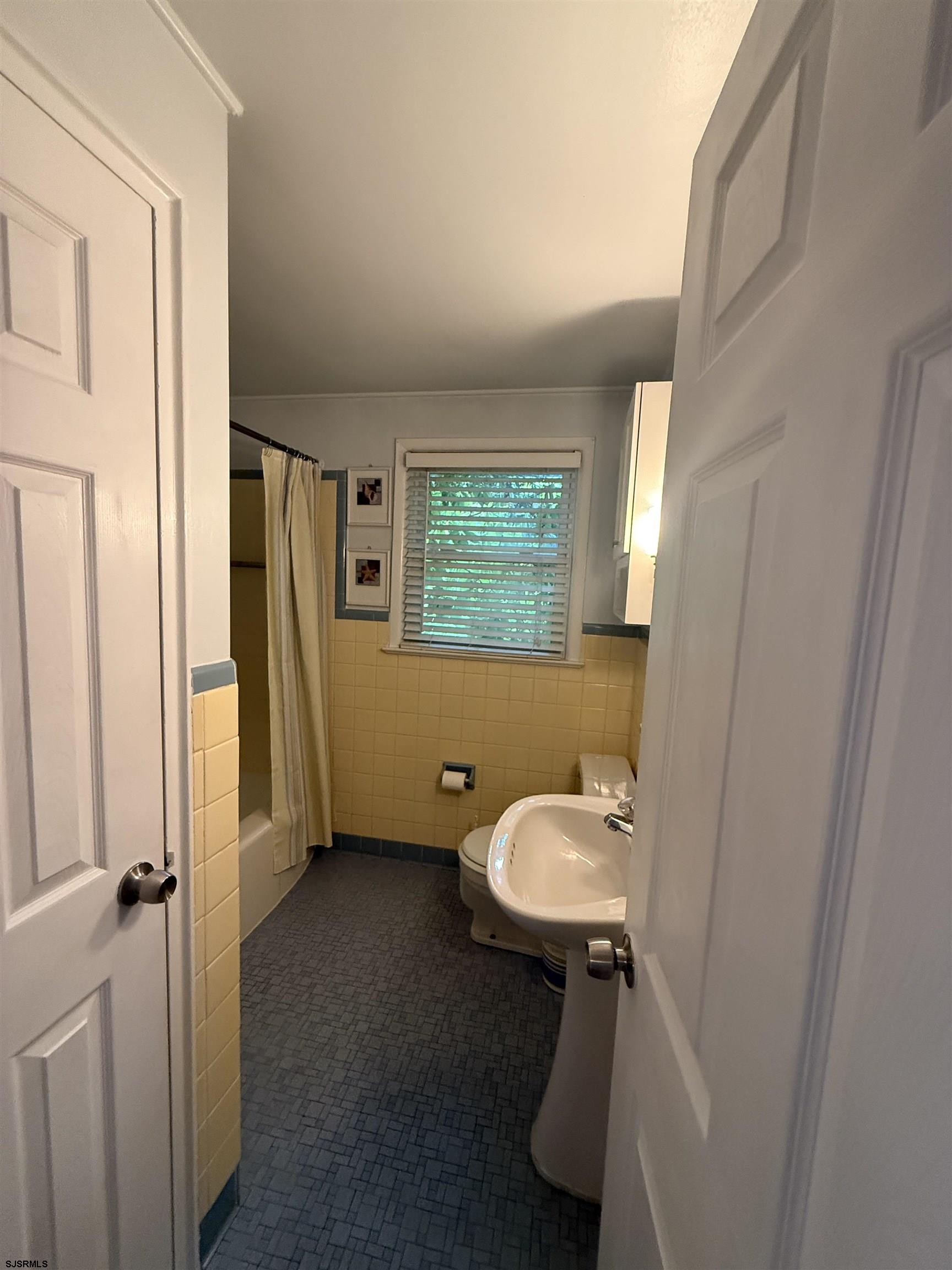 41 E Vernon Avenue