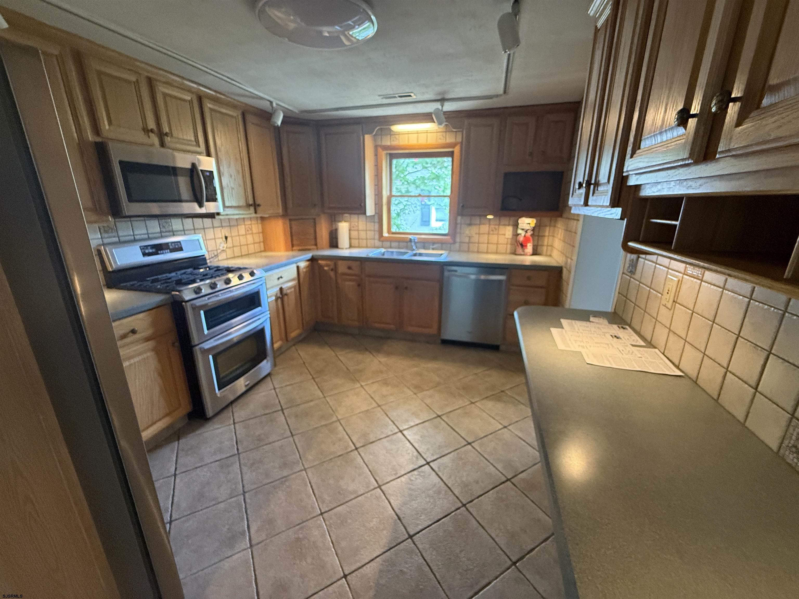 41 E Vernon Avenue