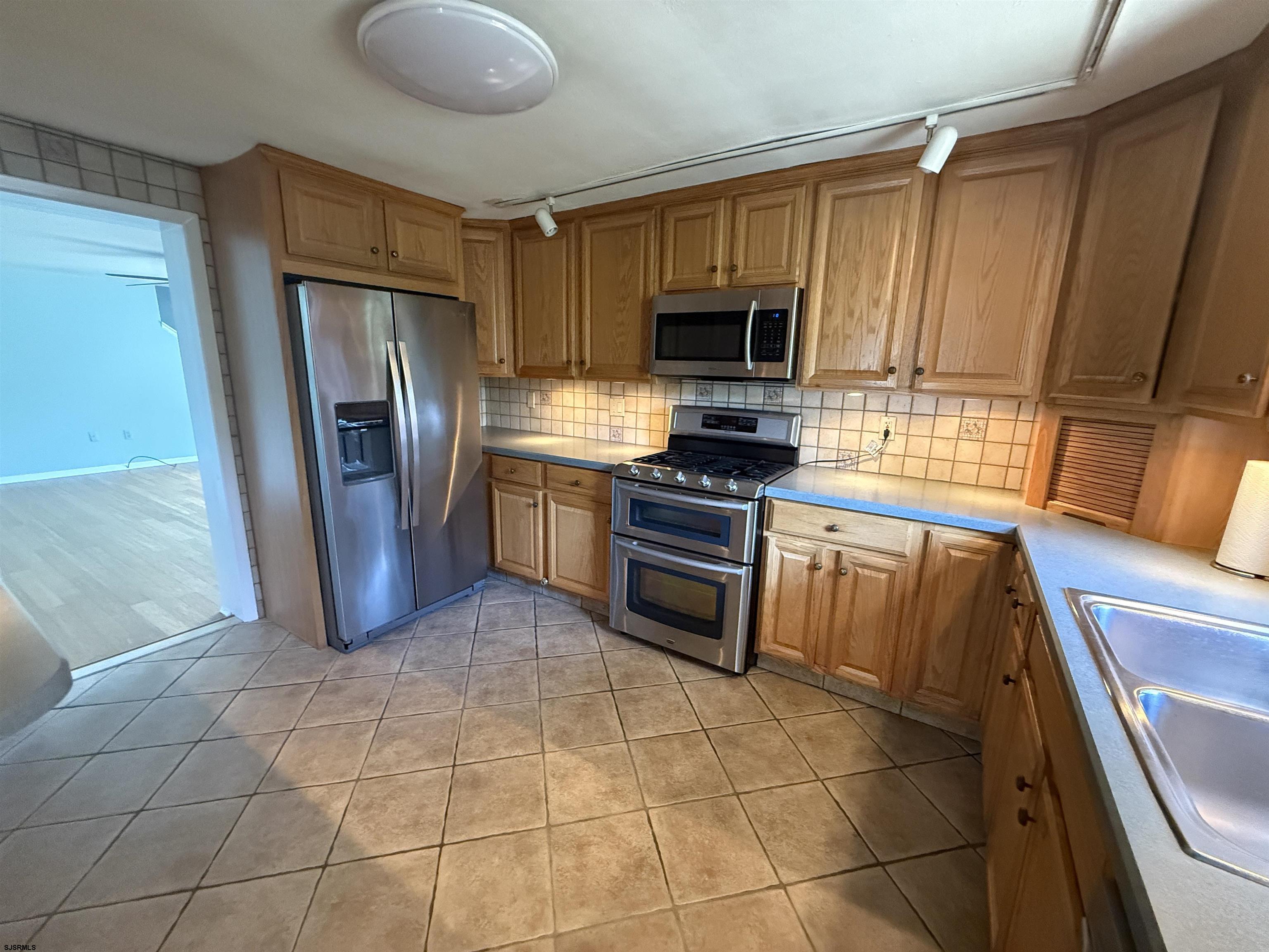 41 E Vernon Avenue