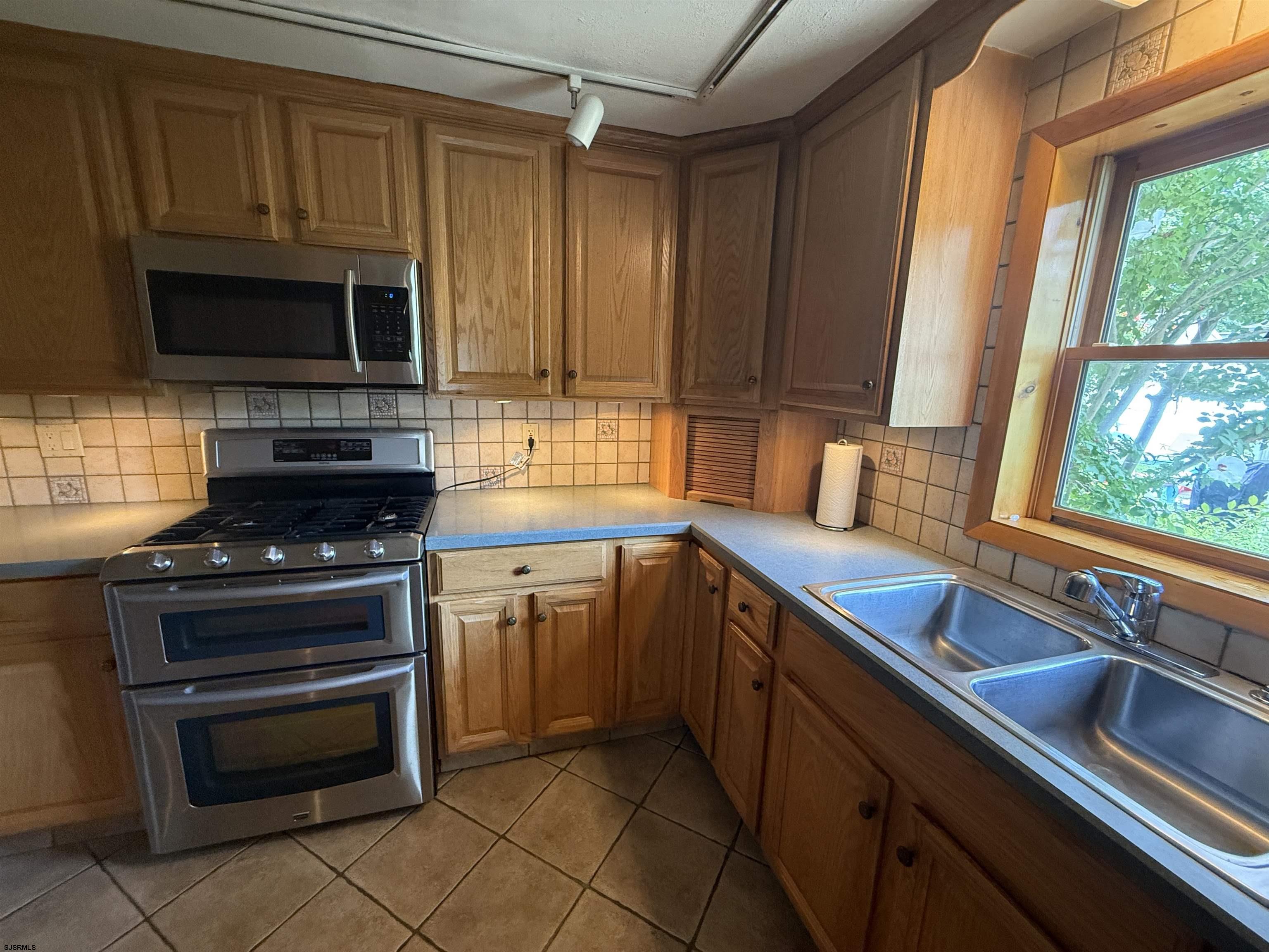 41 E Vernon Avenue