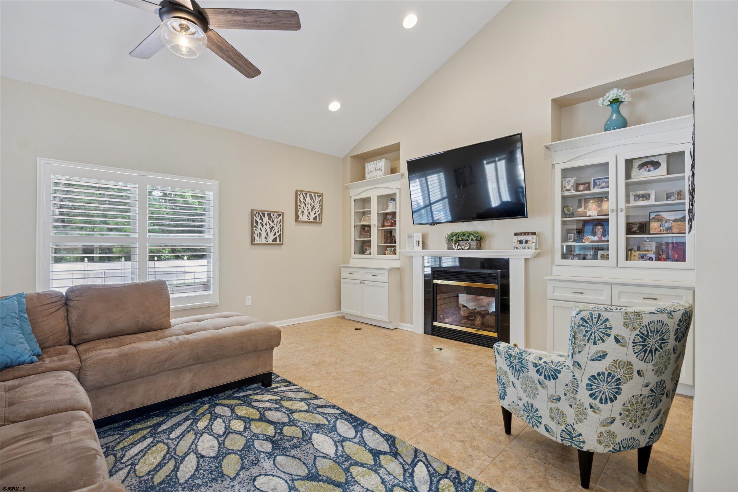 16 Scarlett Oak Cir
