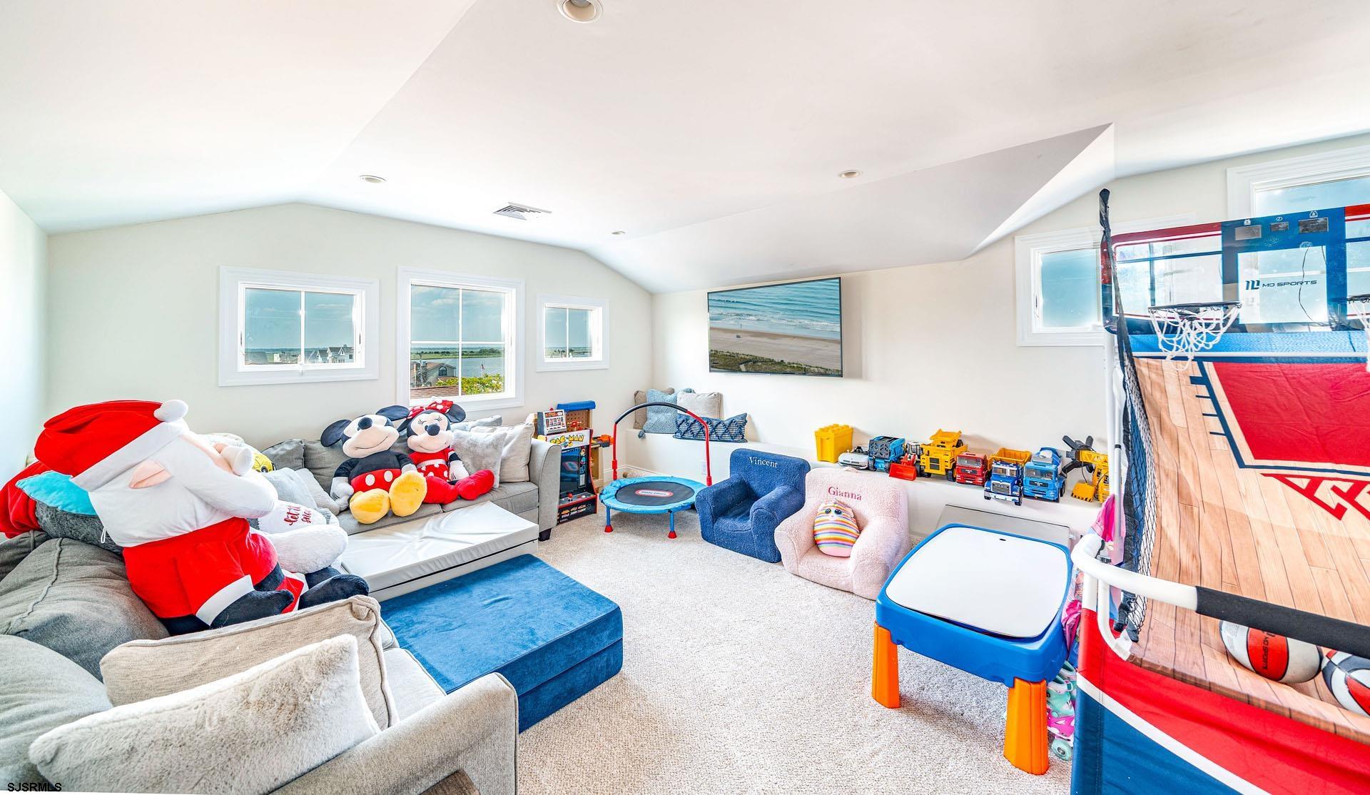 402 N Thurlow Avenue