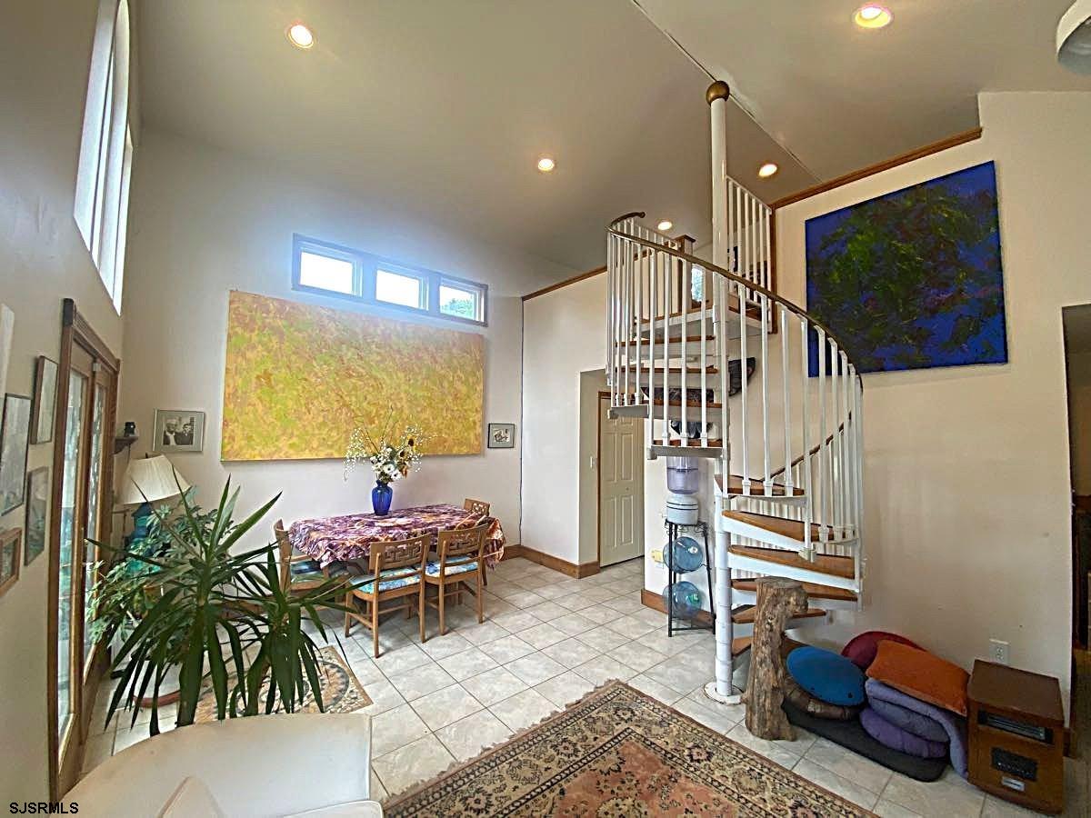 131 W Groveland Avenue