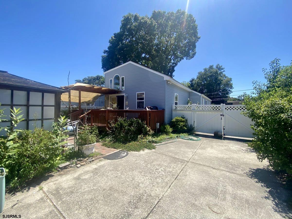 131 W Groveland Avenue