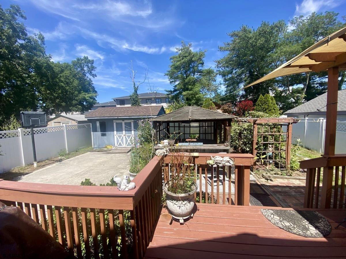 131 W Groveland Avenue