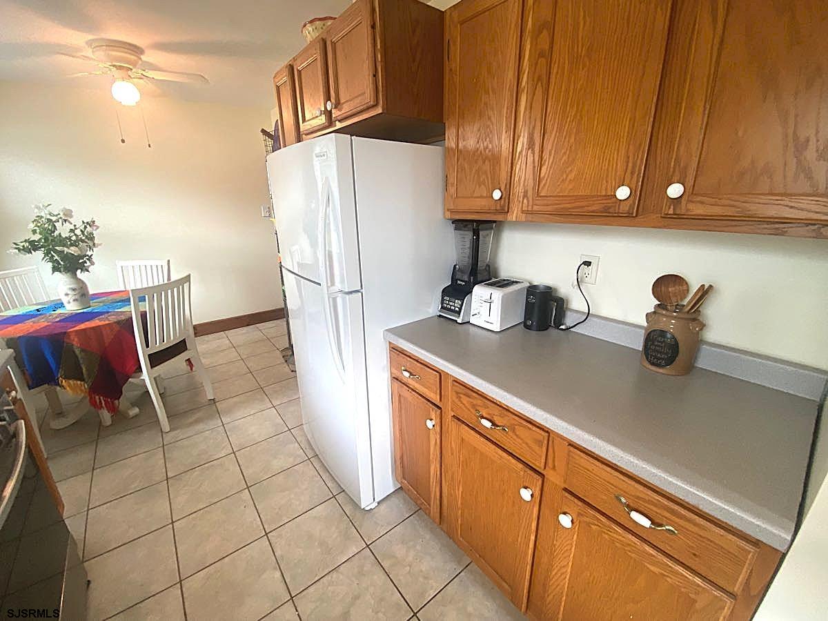 131 W Groveland Avenue