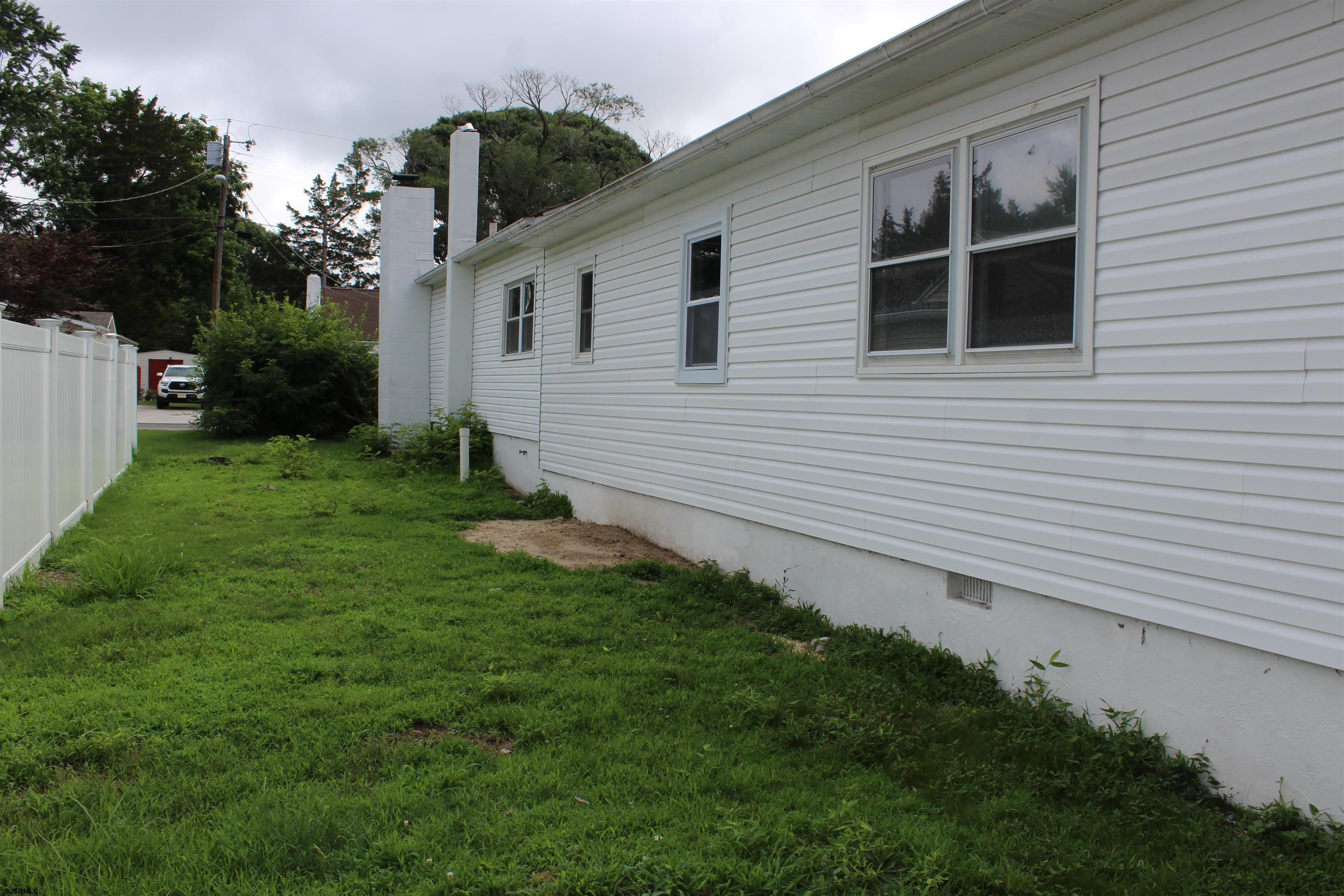 522 Spruce Avenue - Picture 2