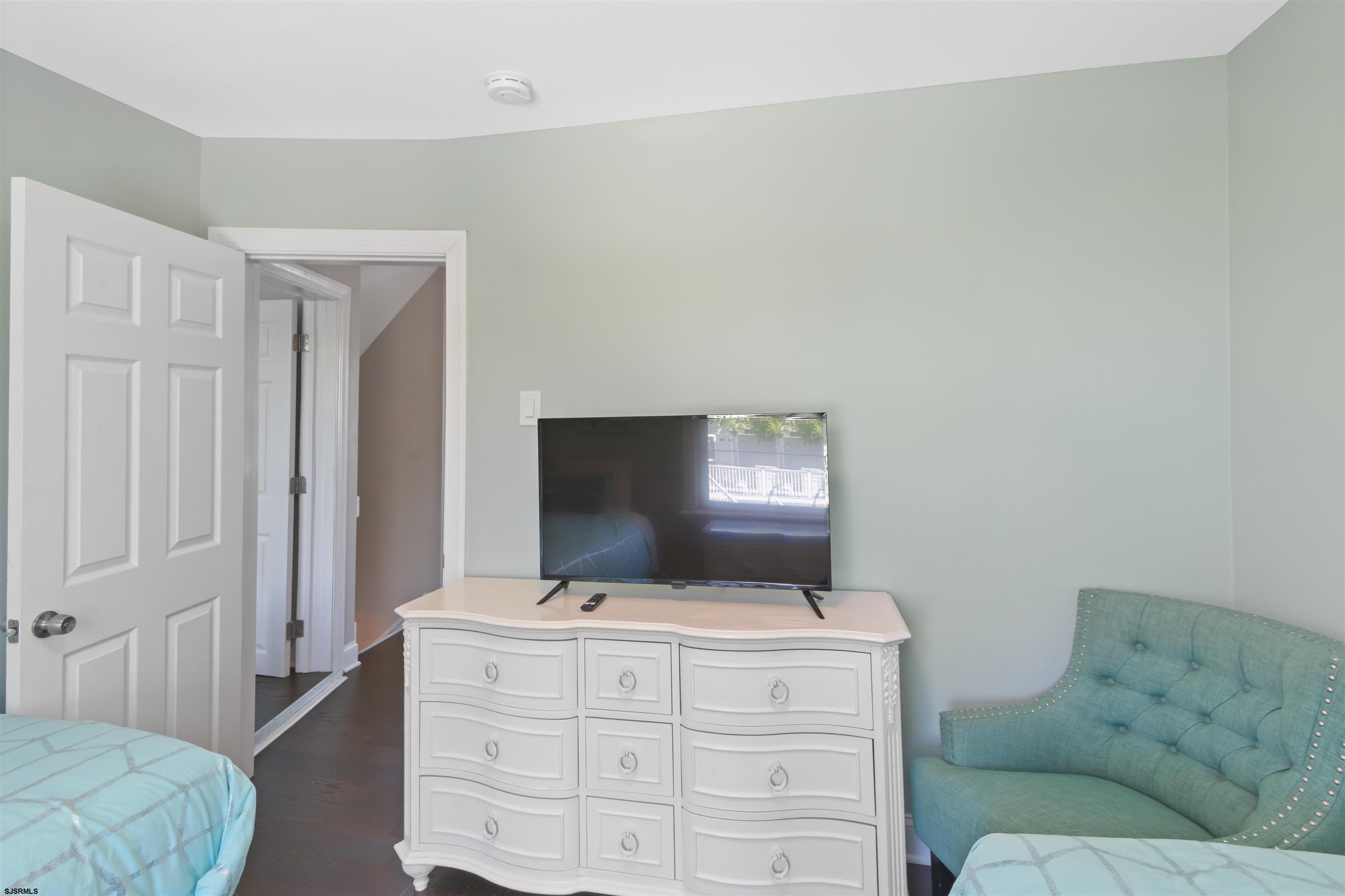 11 N Weymouth Avenue