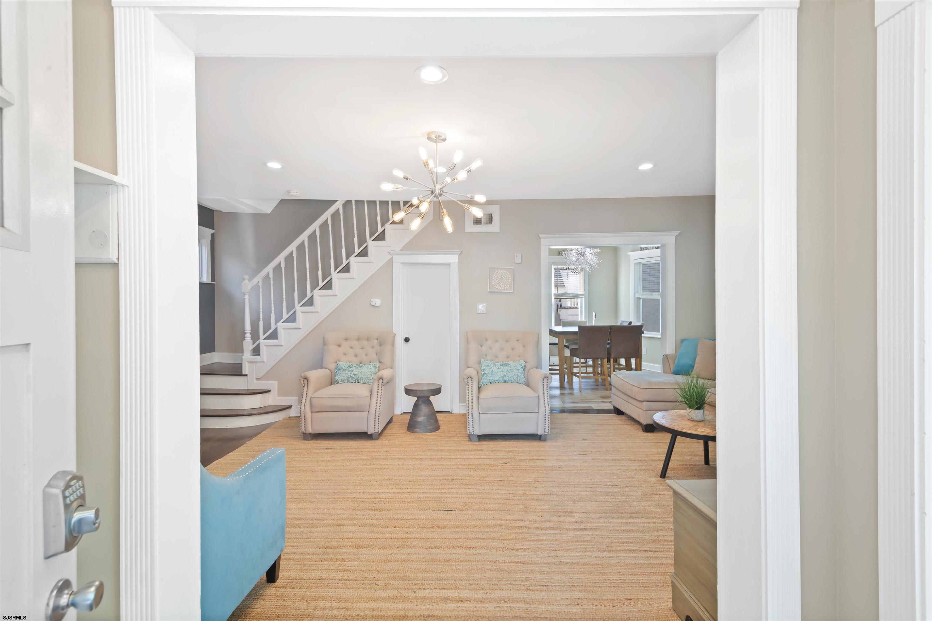 11 N Weymouth Avenue - Picture 1