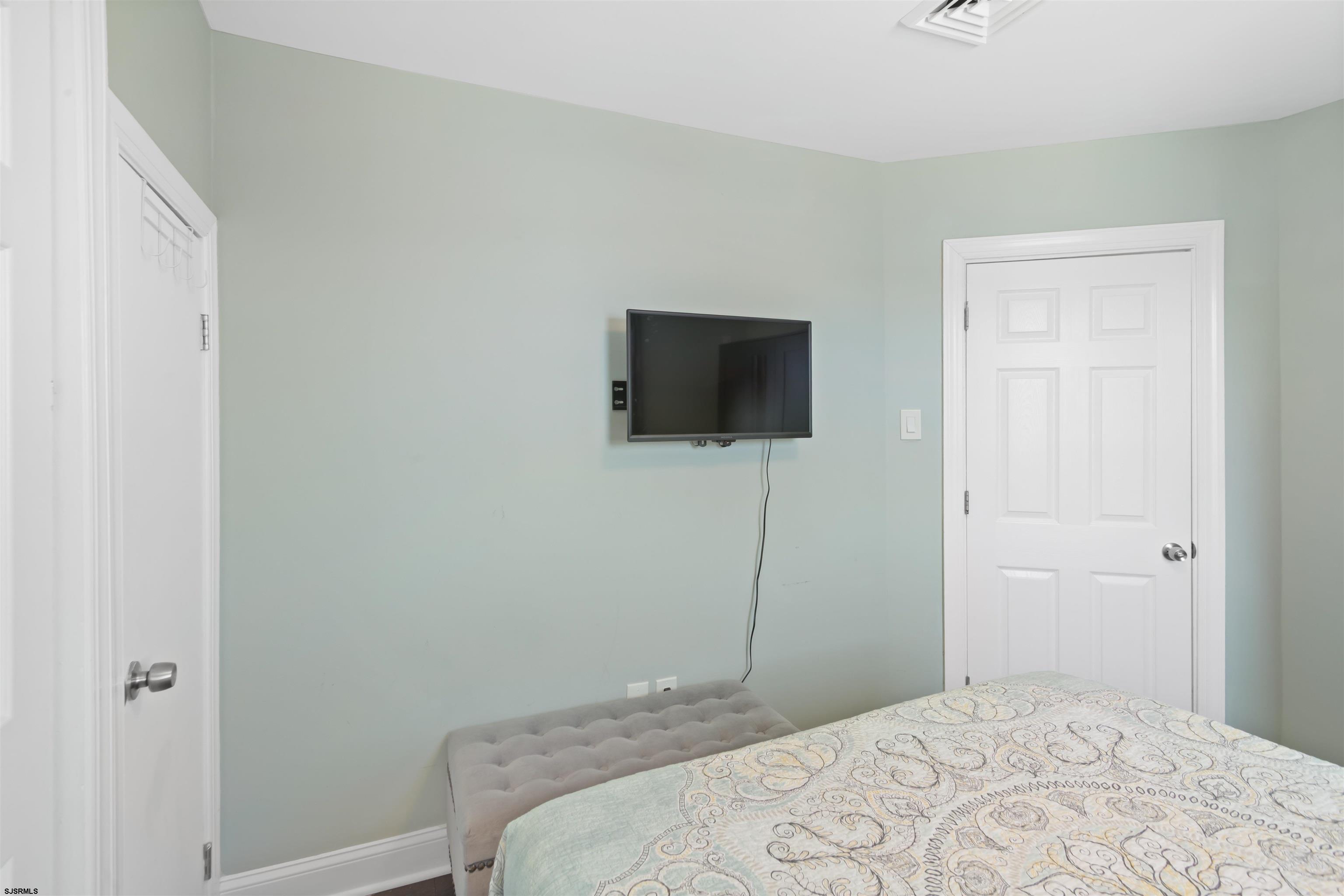 11 N Weymouth Avenue
