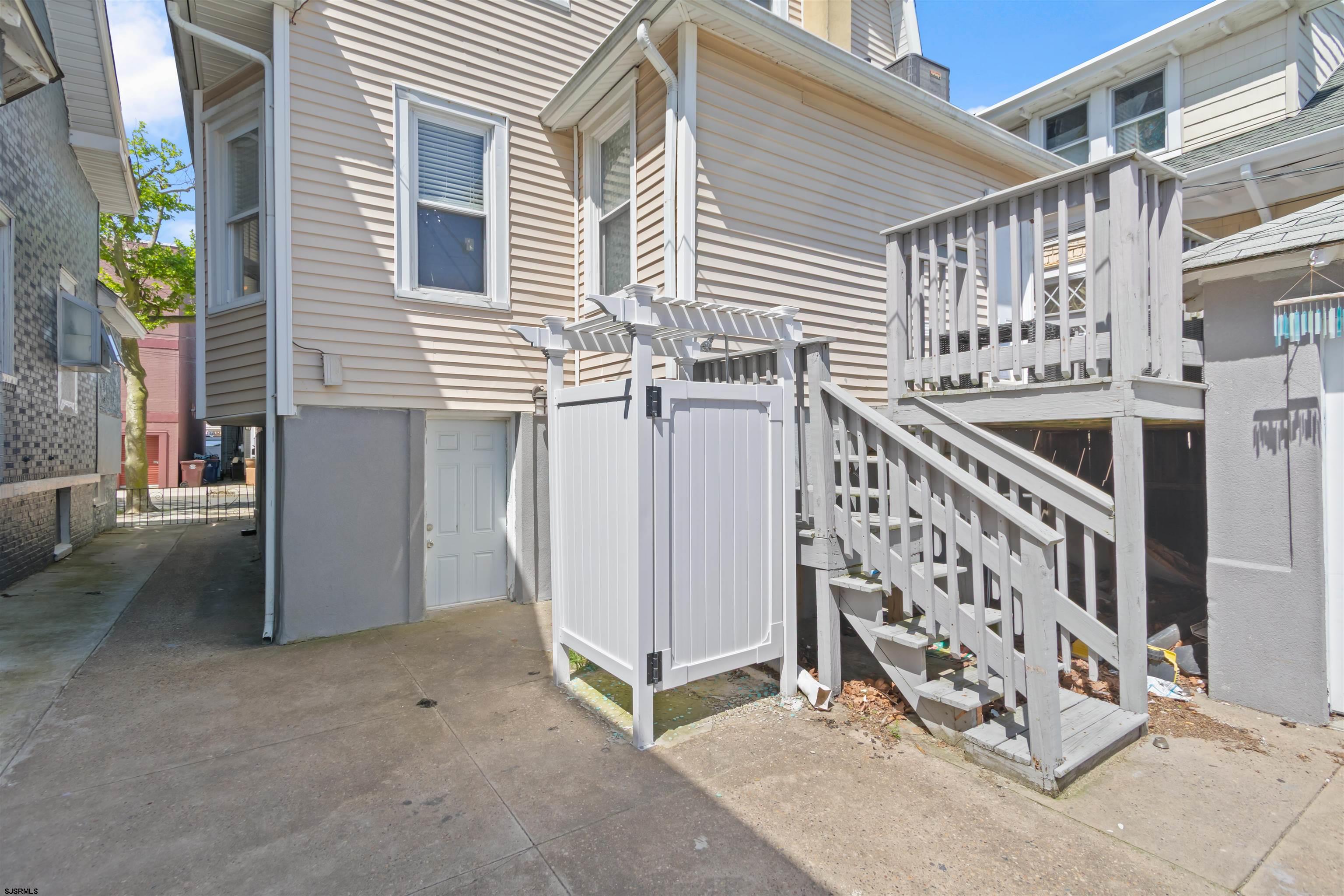 11 N Weymouth Avenue