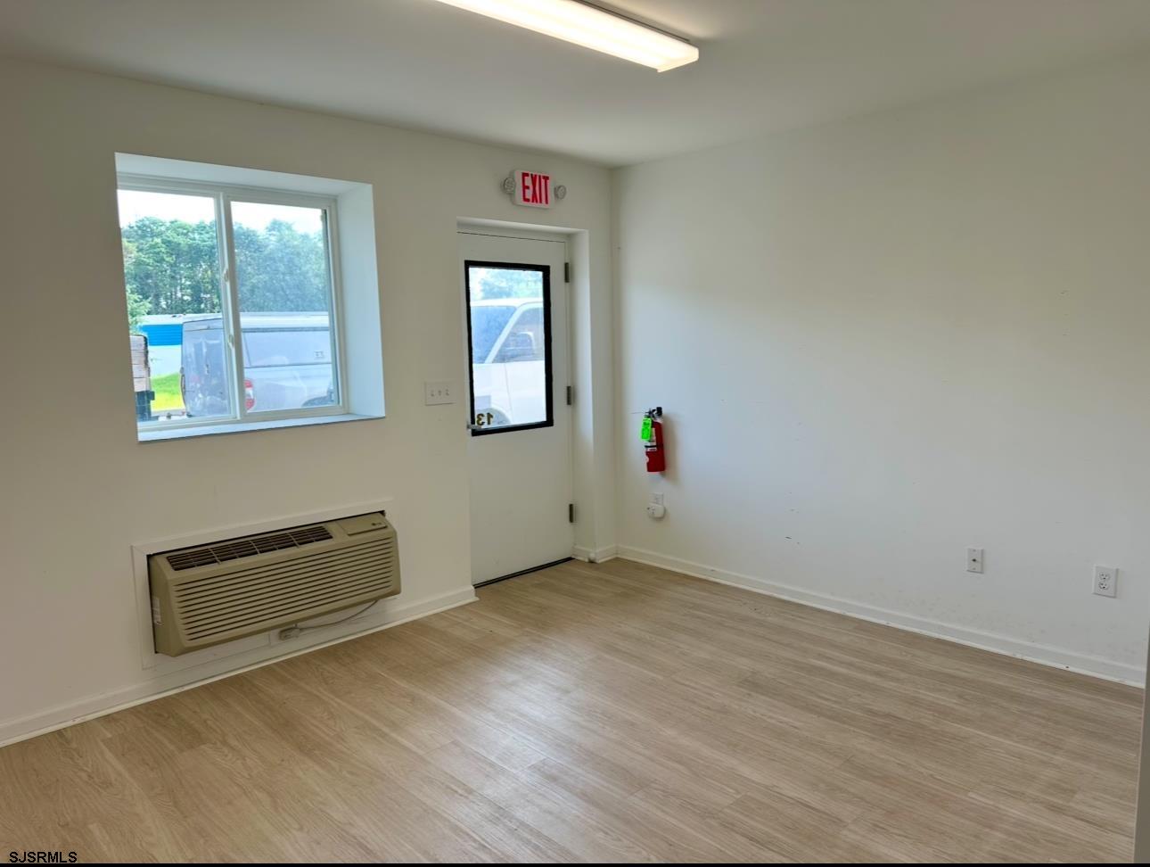 2501 Fernwood Avenue - Picture 3