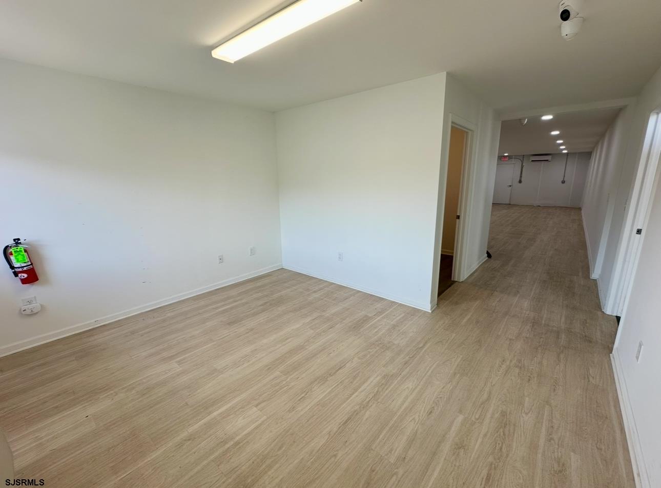 2501 Fernwood Avenue - Picture 4