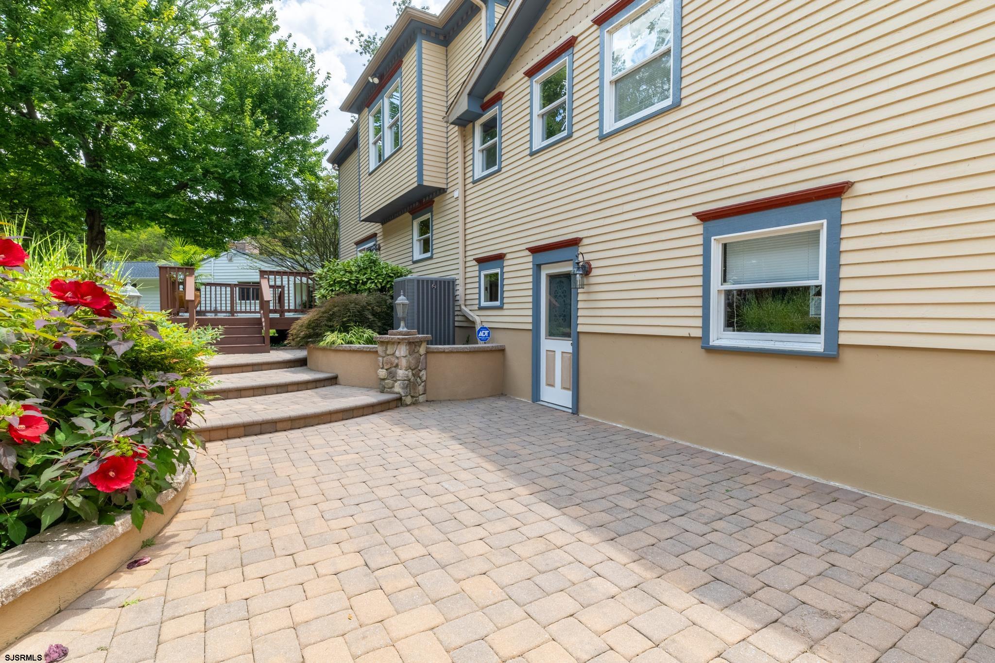 110 E Patcong Avenue