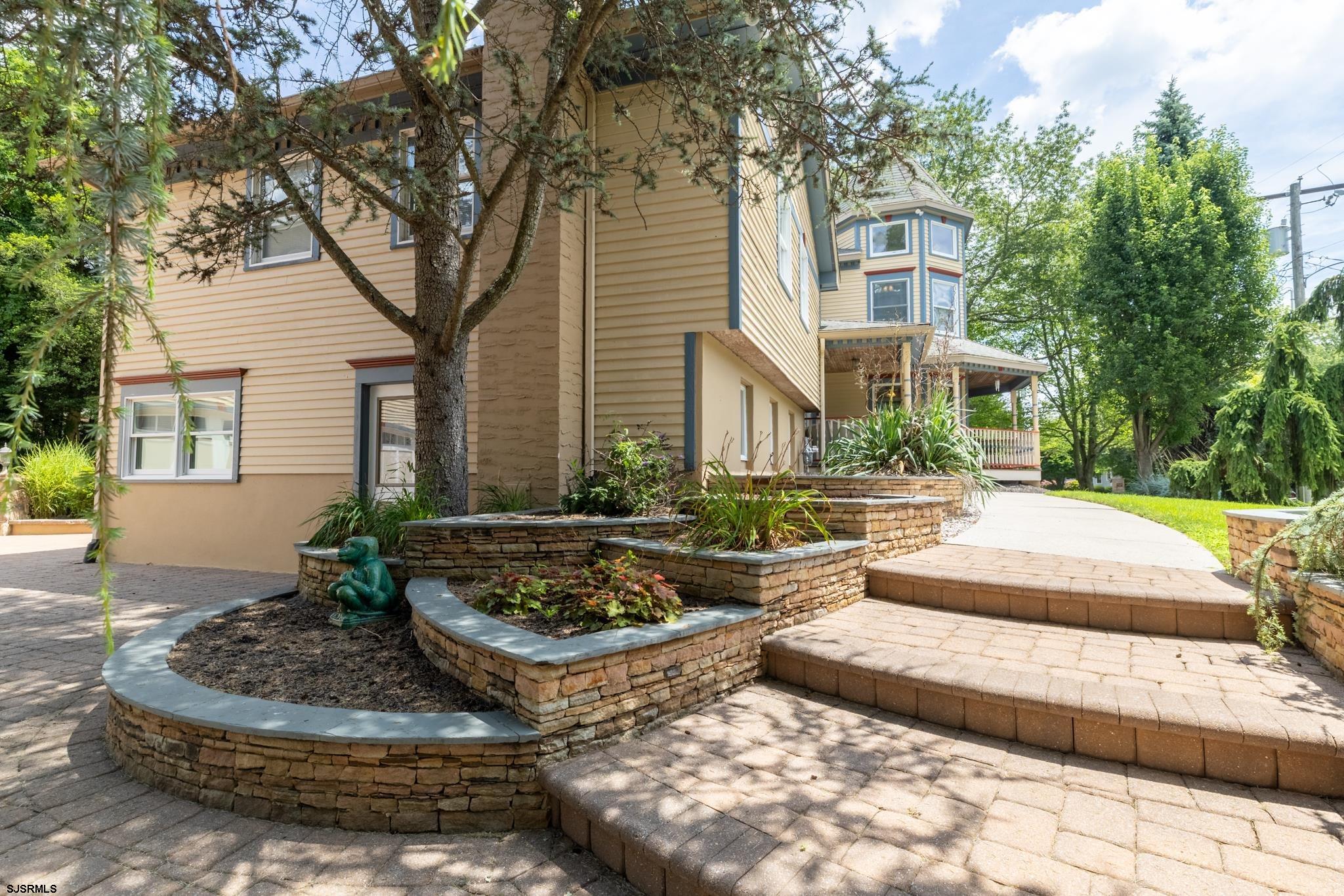 110 E Patcong Avenue
