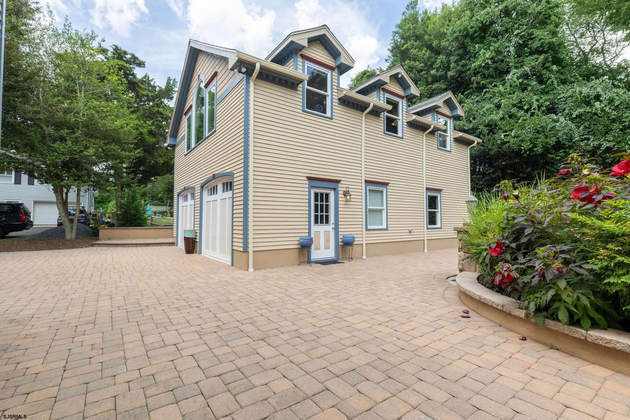 110 E Patcong Avenue