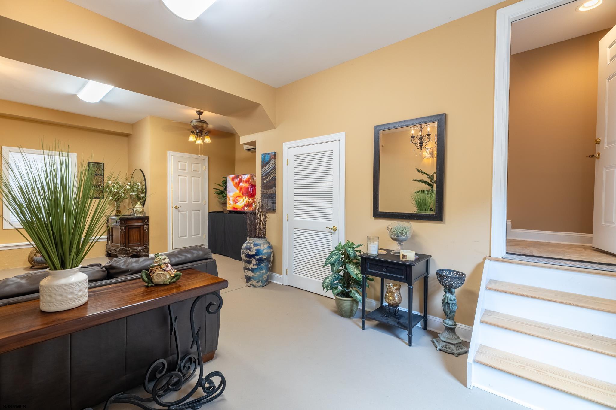 110 E Patcong Avenue