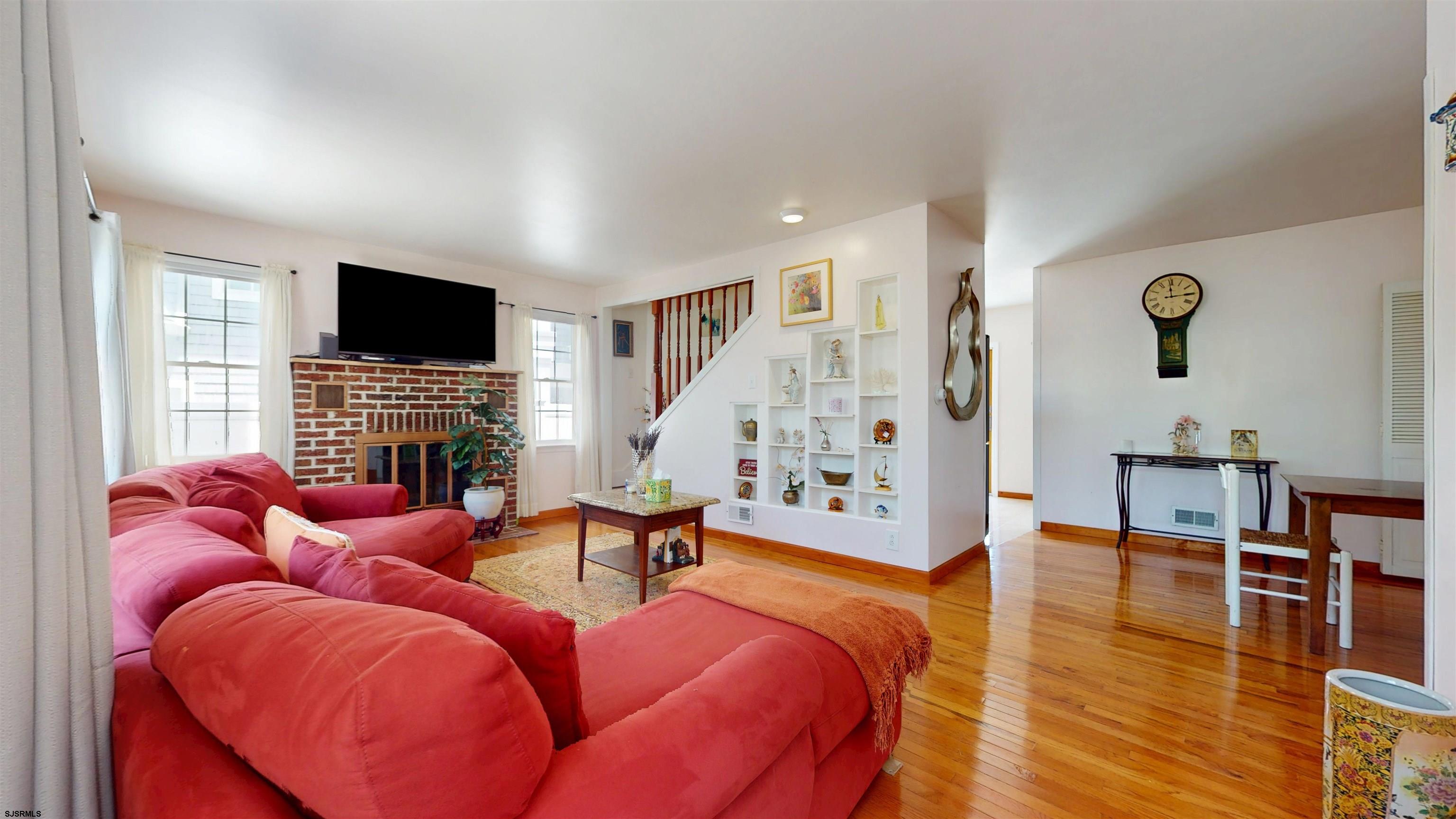211 W Seaspray