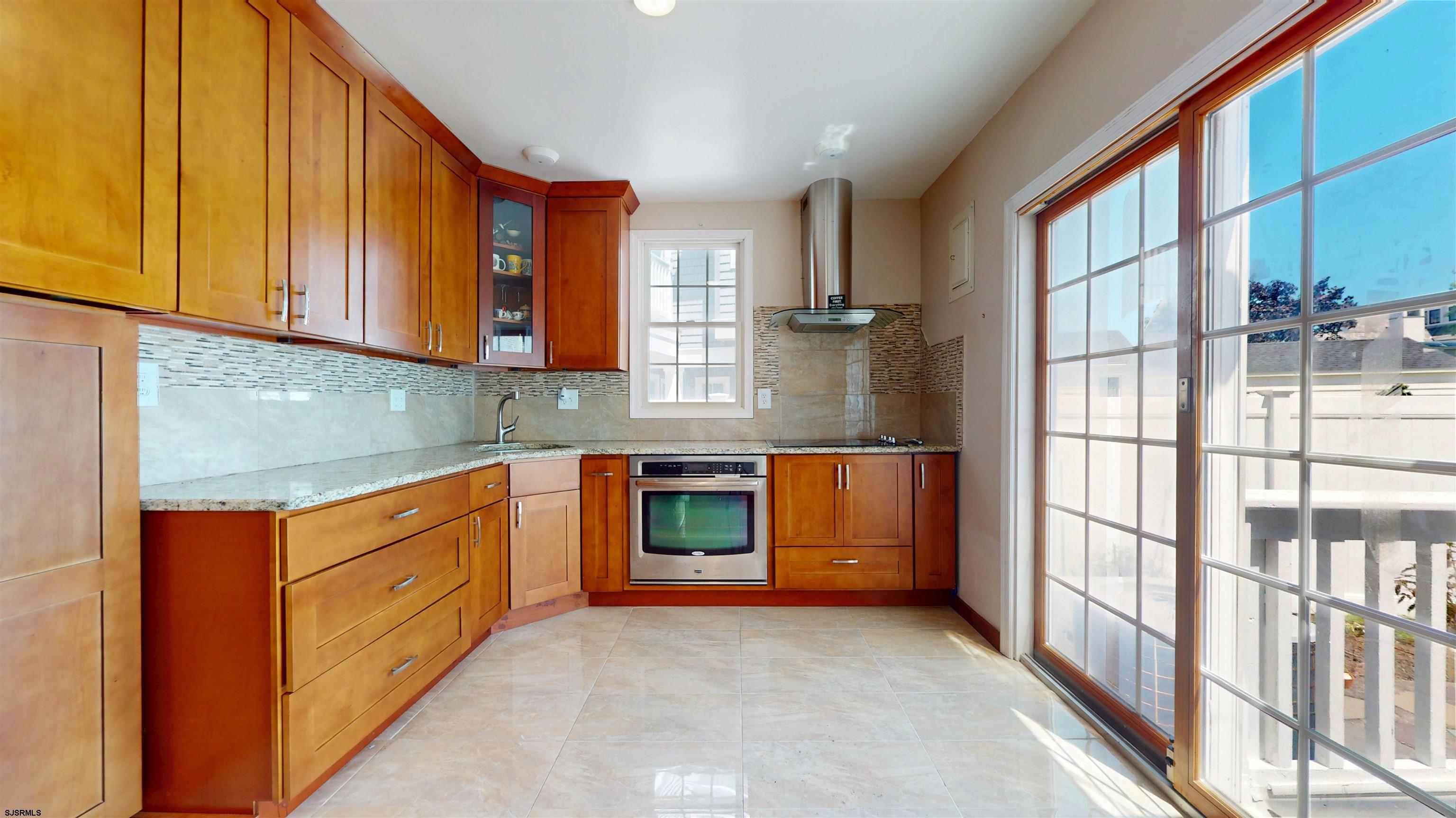 211 W Seaspray