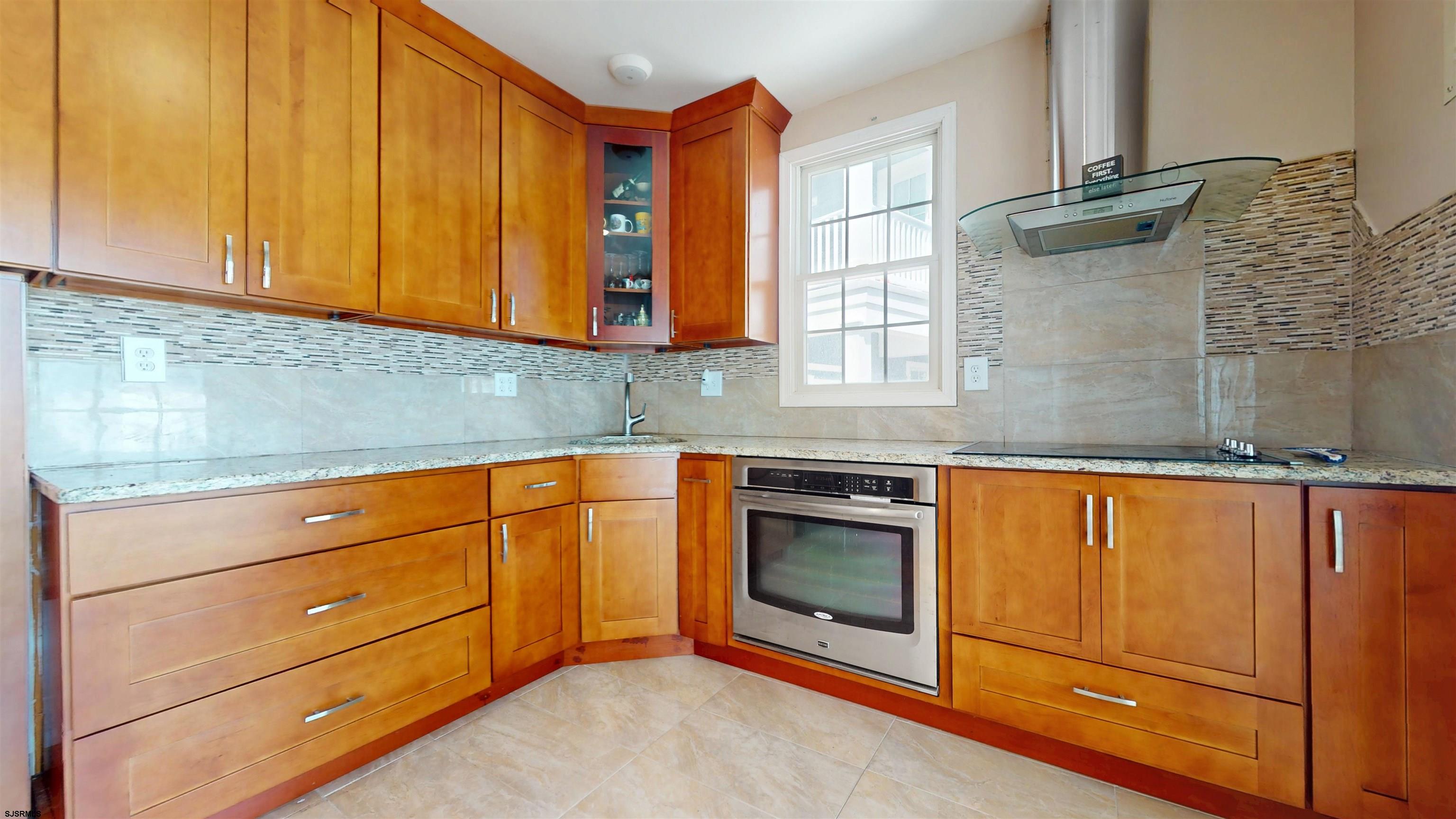 211 W Seaspray
