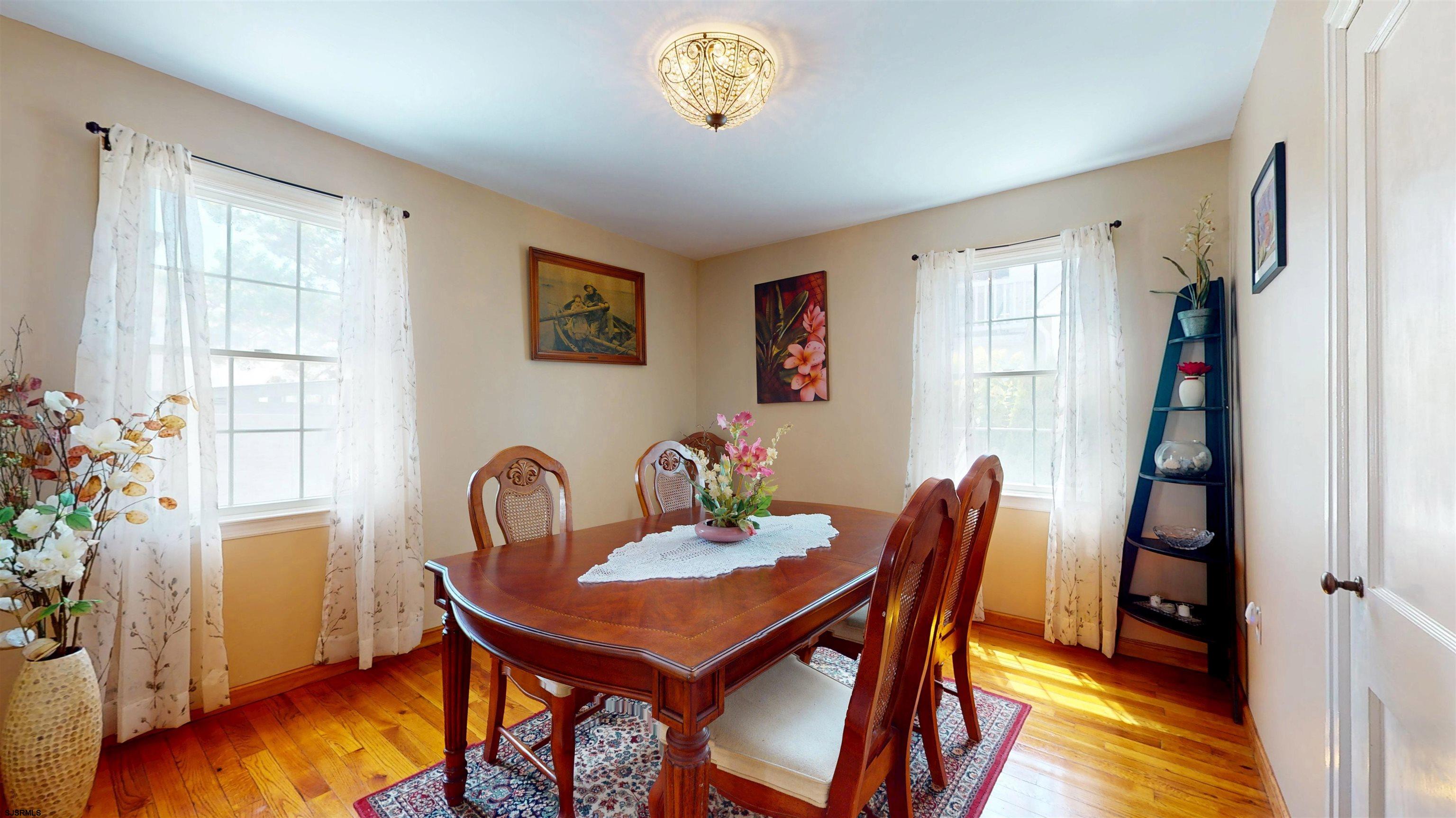211 W Seaspray
