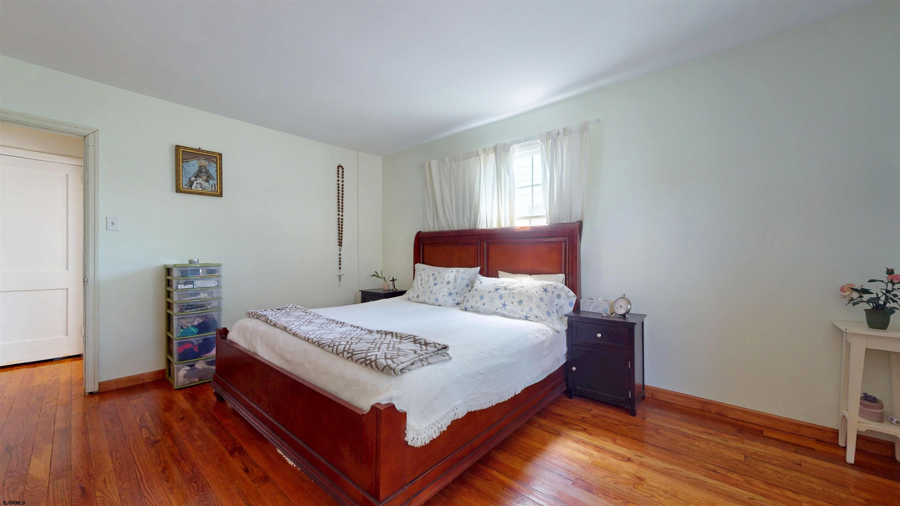 211 W Seaspray