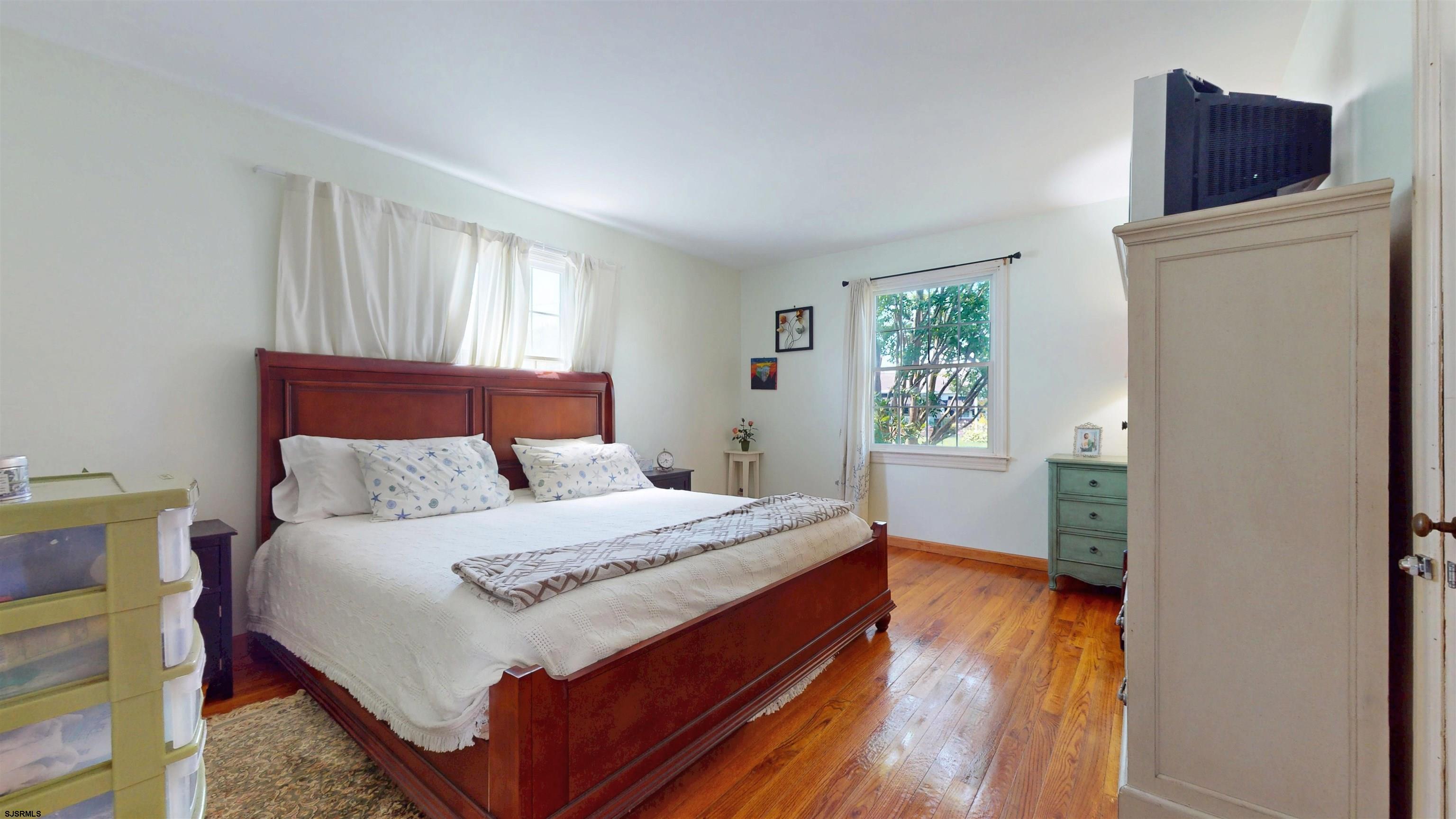 211 W Seaspray