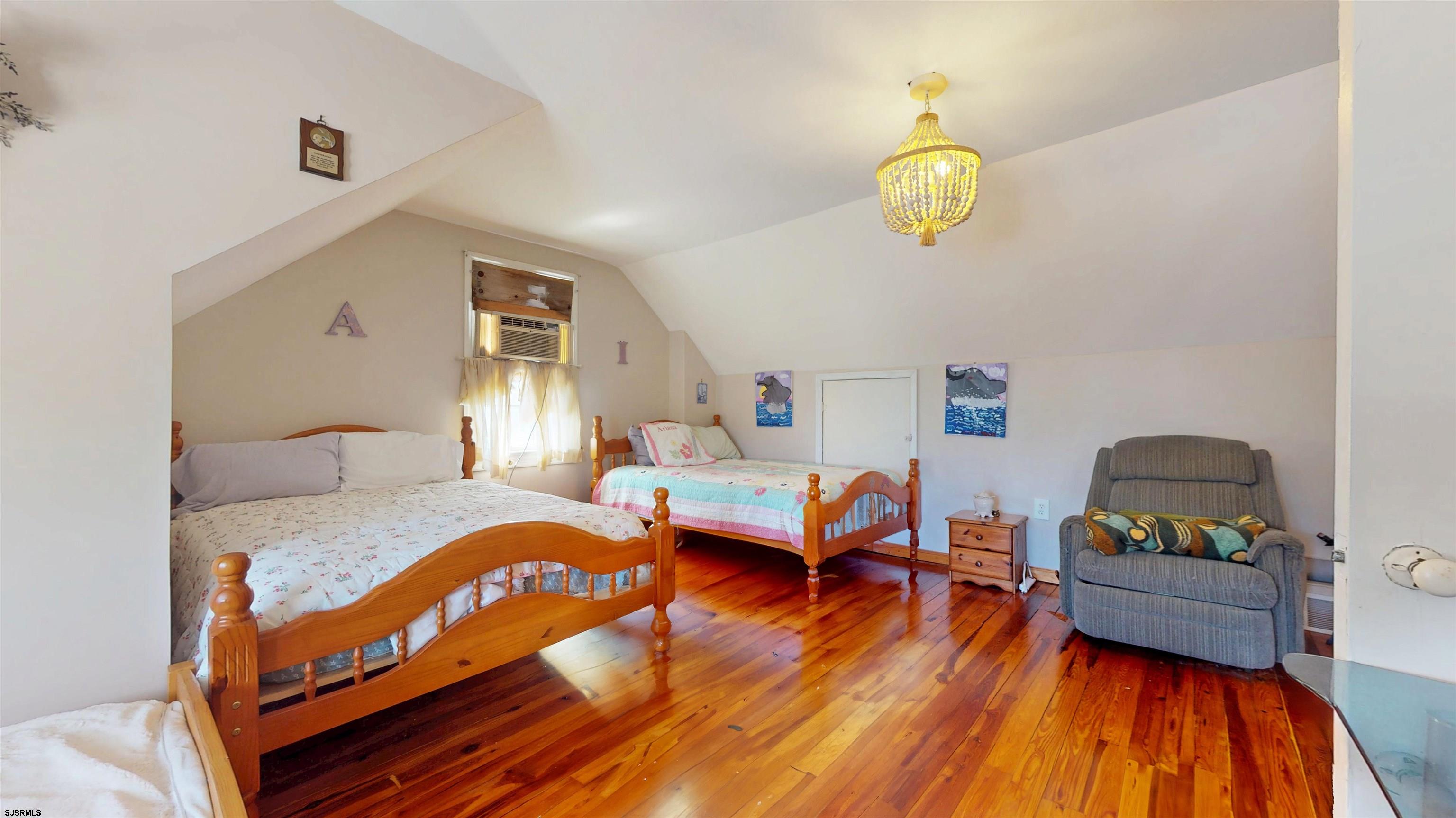 211 W Seaspray