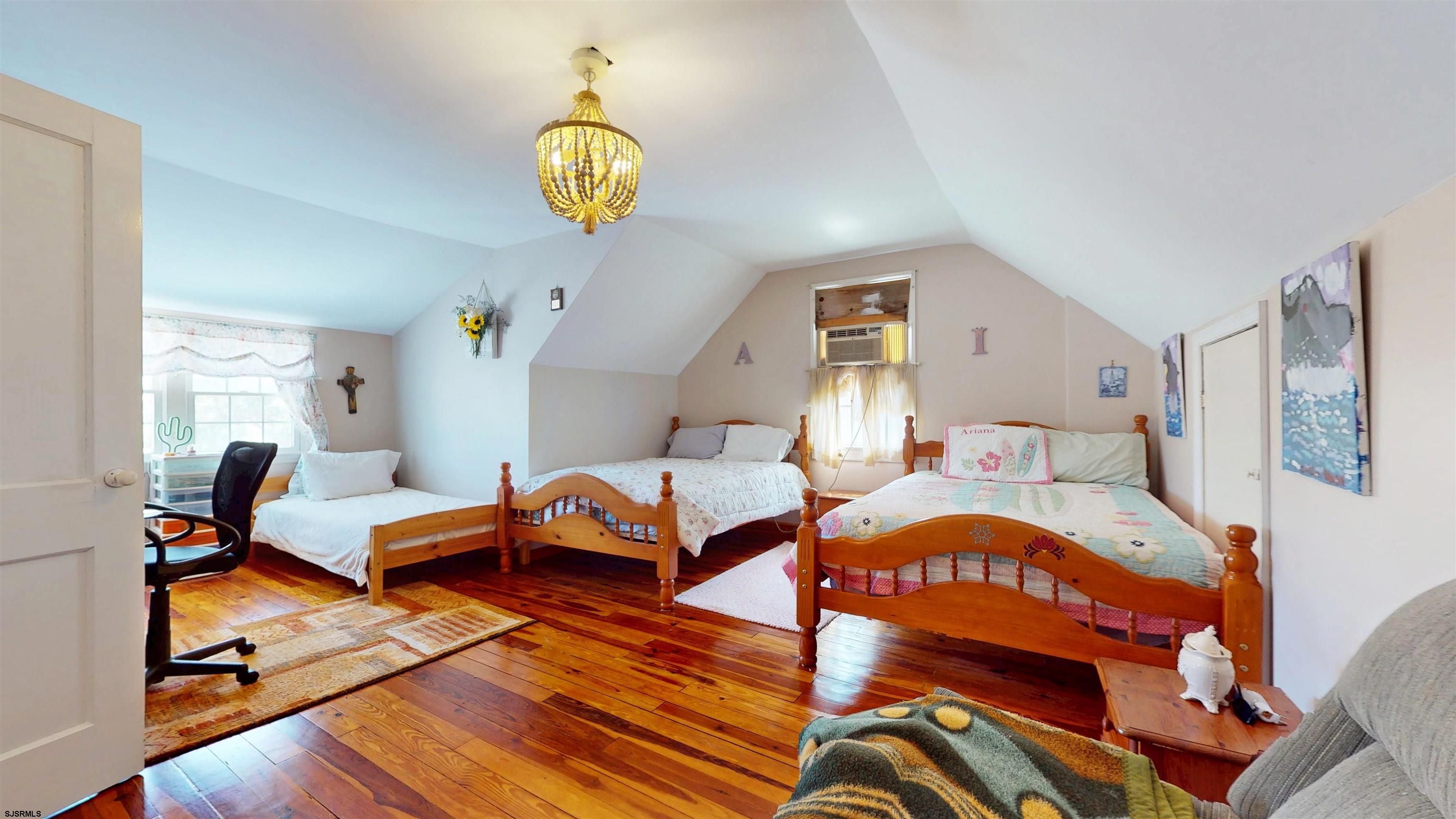 211 W Seaspray