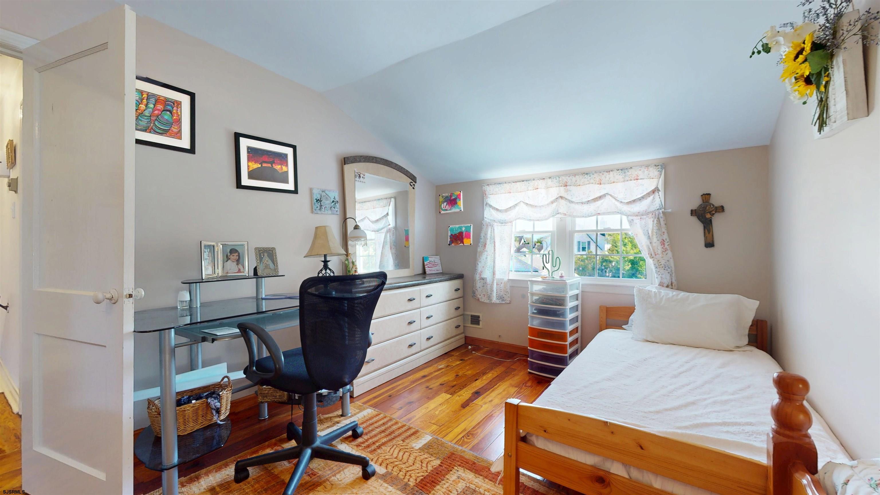 211 W Seaspray