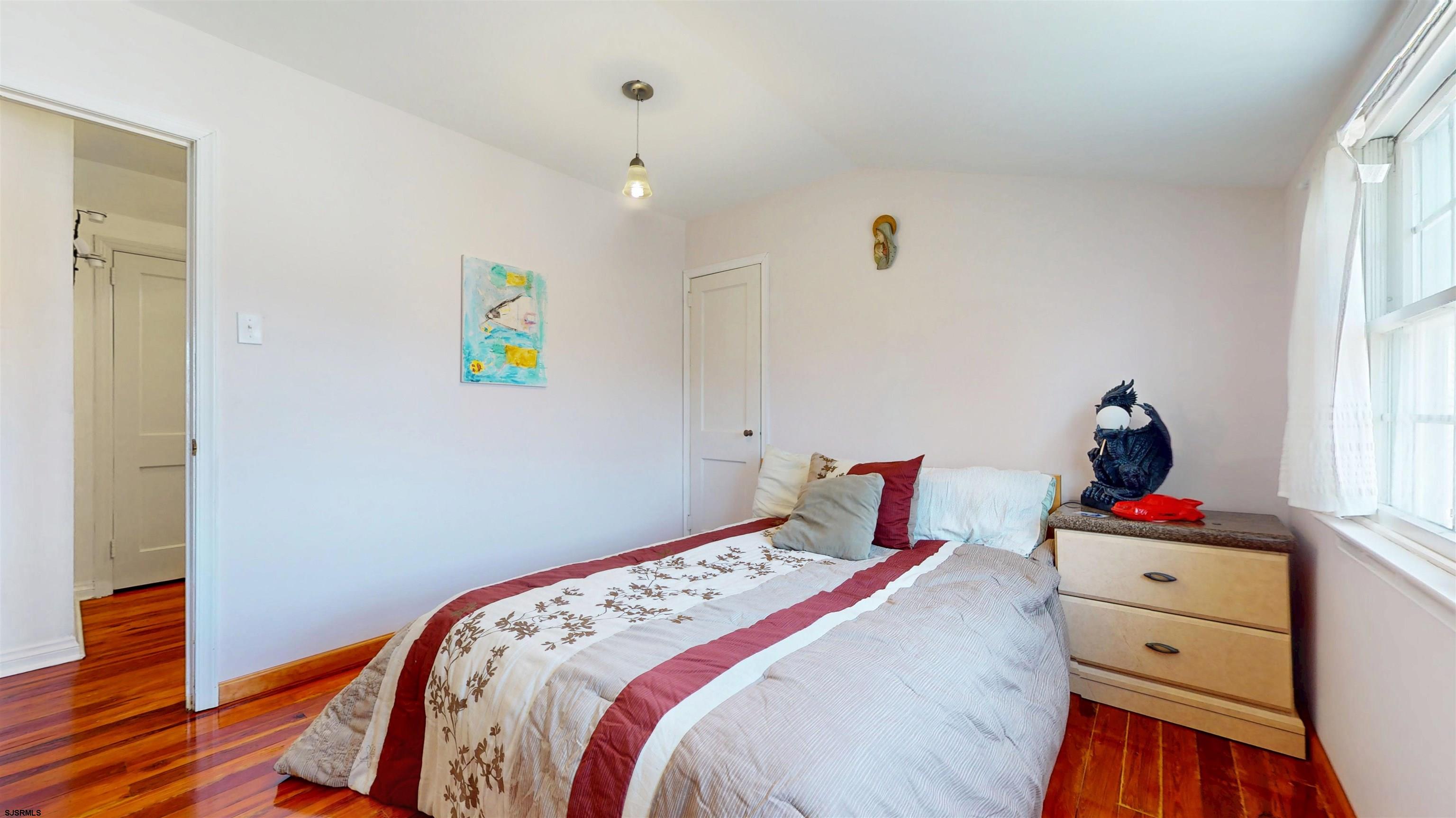 211 W Seaspray
