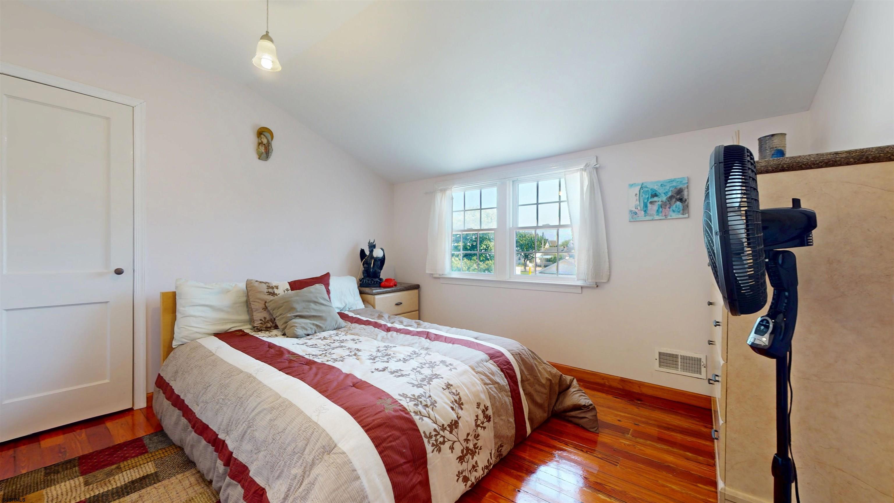 211 W Seaspray