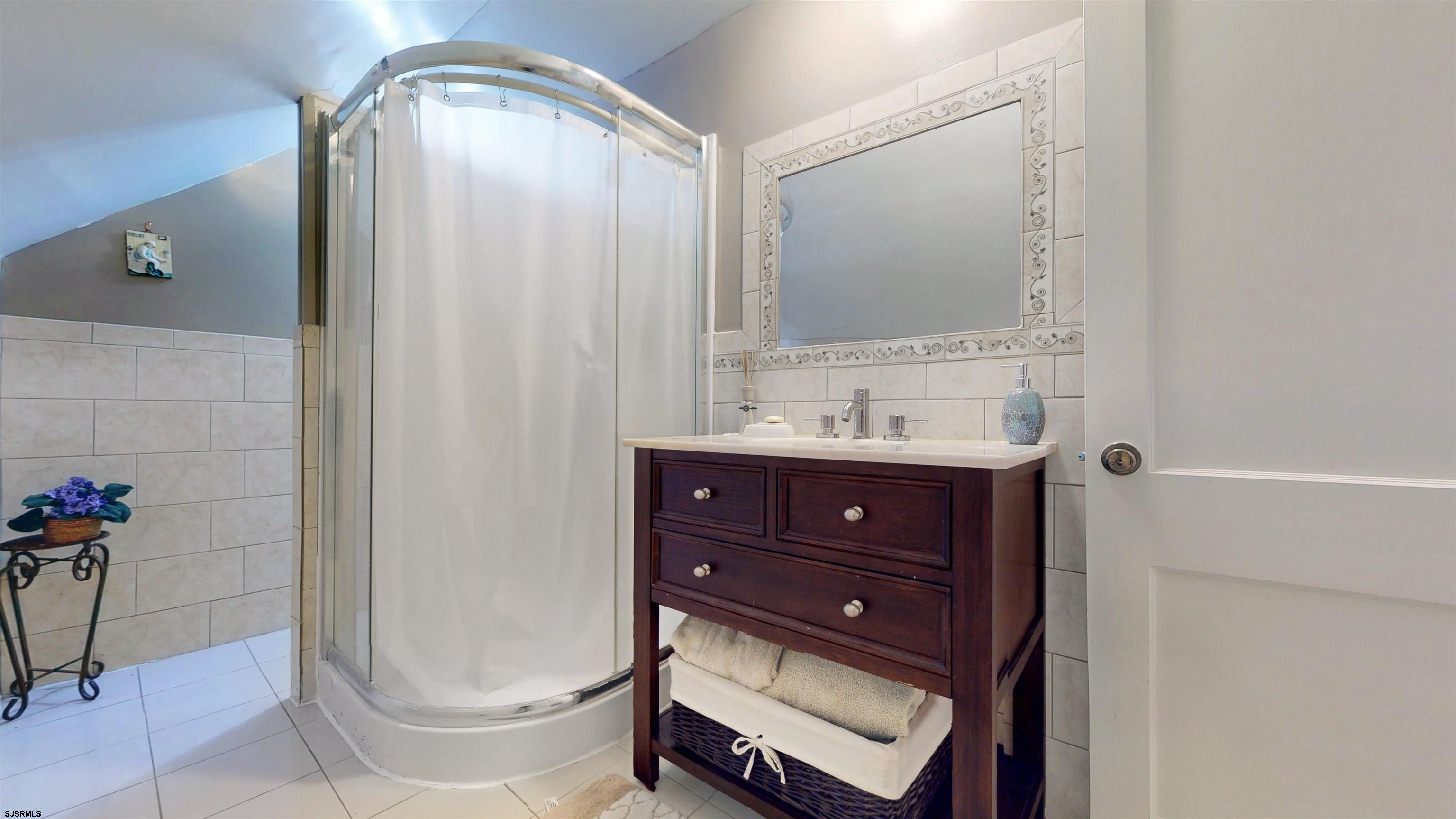 211 W Seaspray