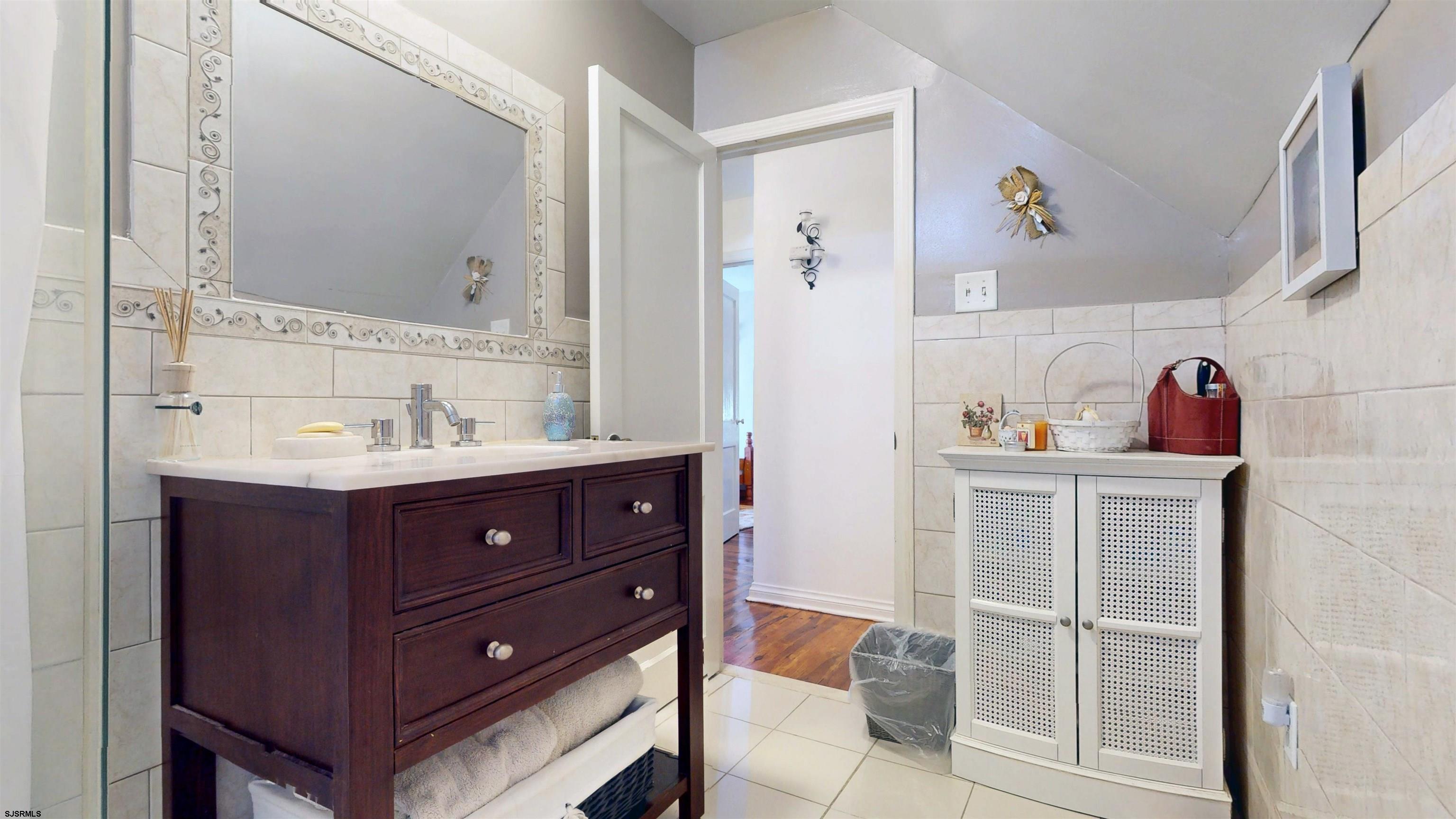 211 W Seaspray