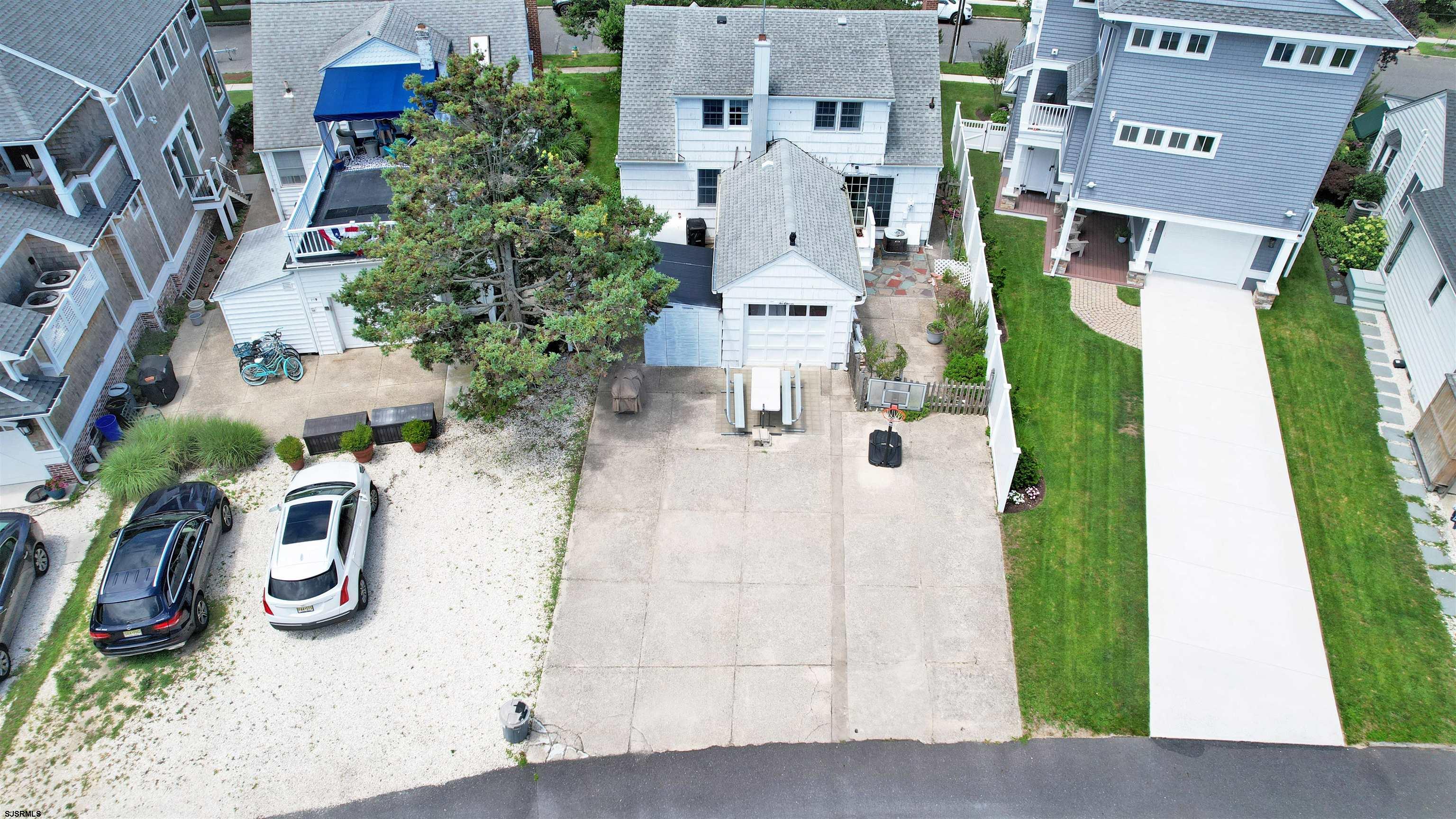 211 W Seaspray - Picture 3