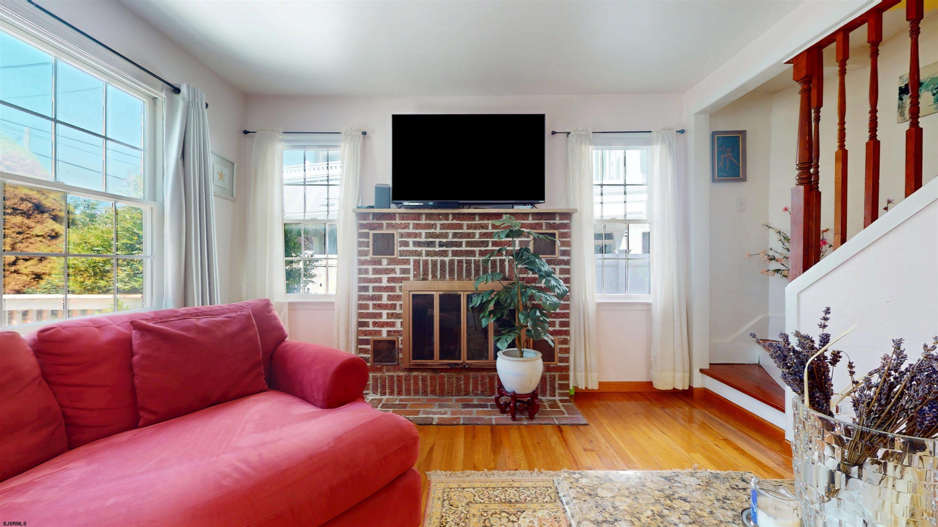 211 W Seaspray