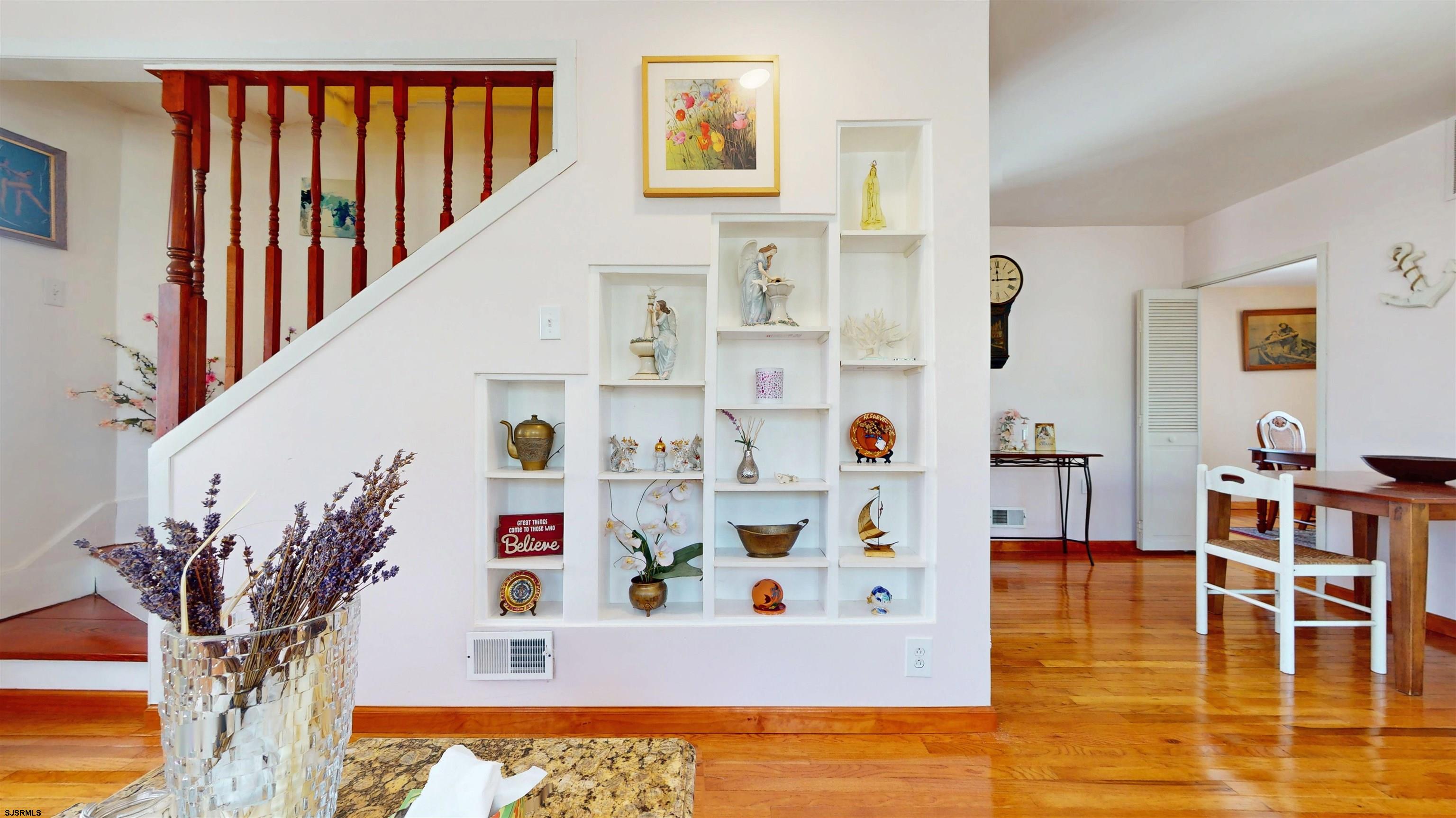 211 W Seaspray
