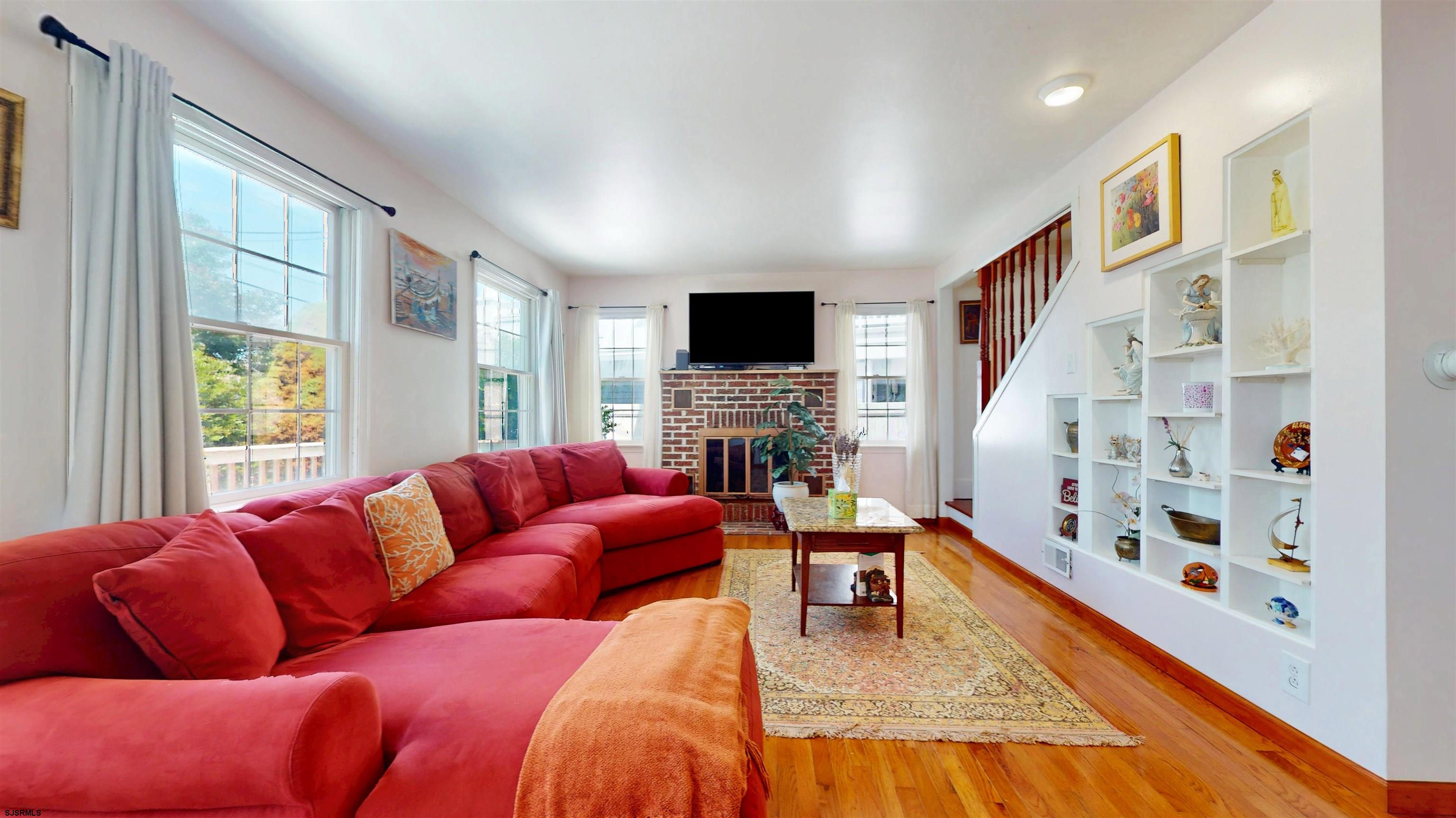 211 W Seaspray