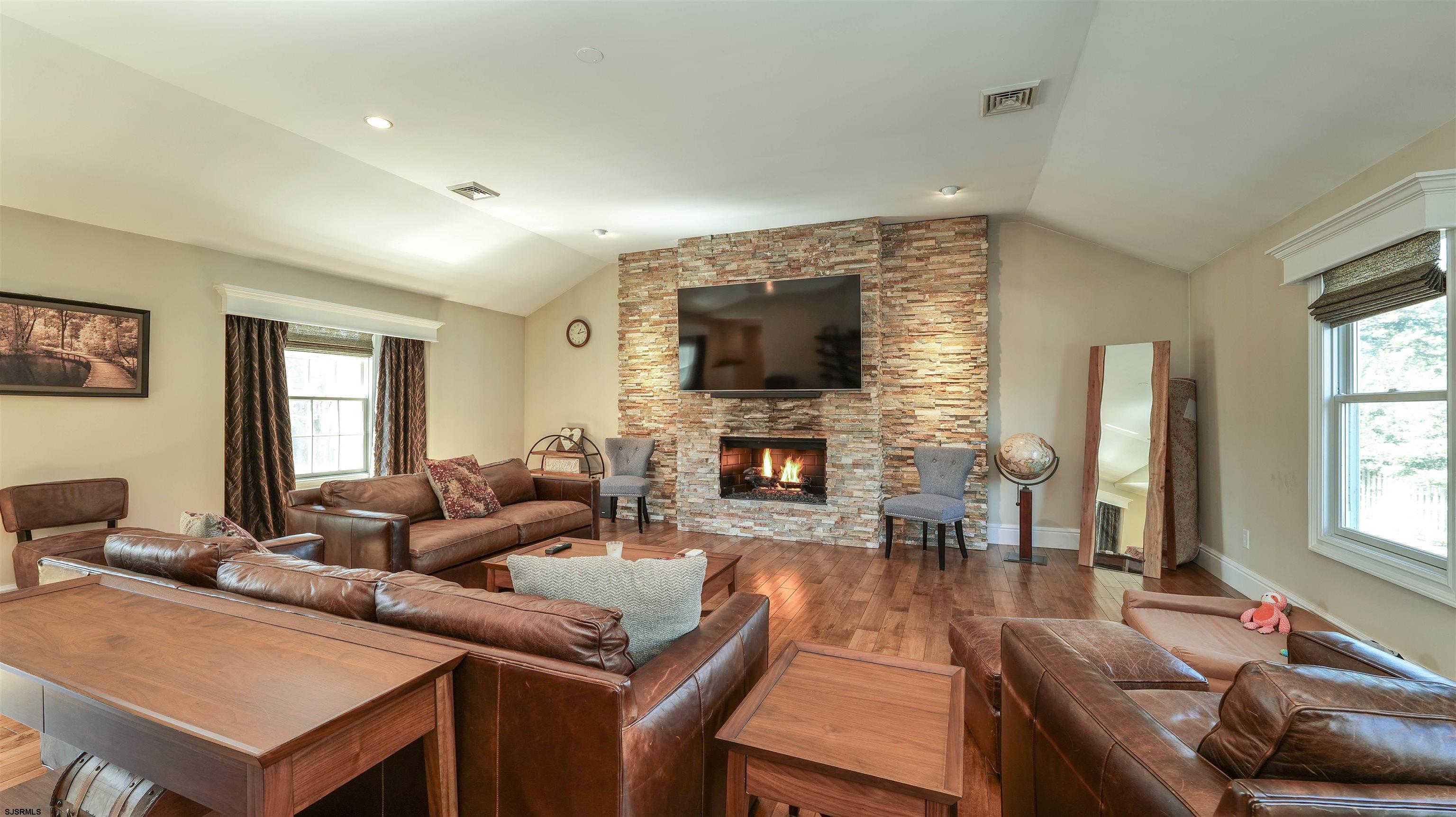 10 E Sunset Avenue