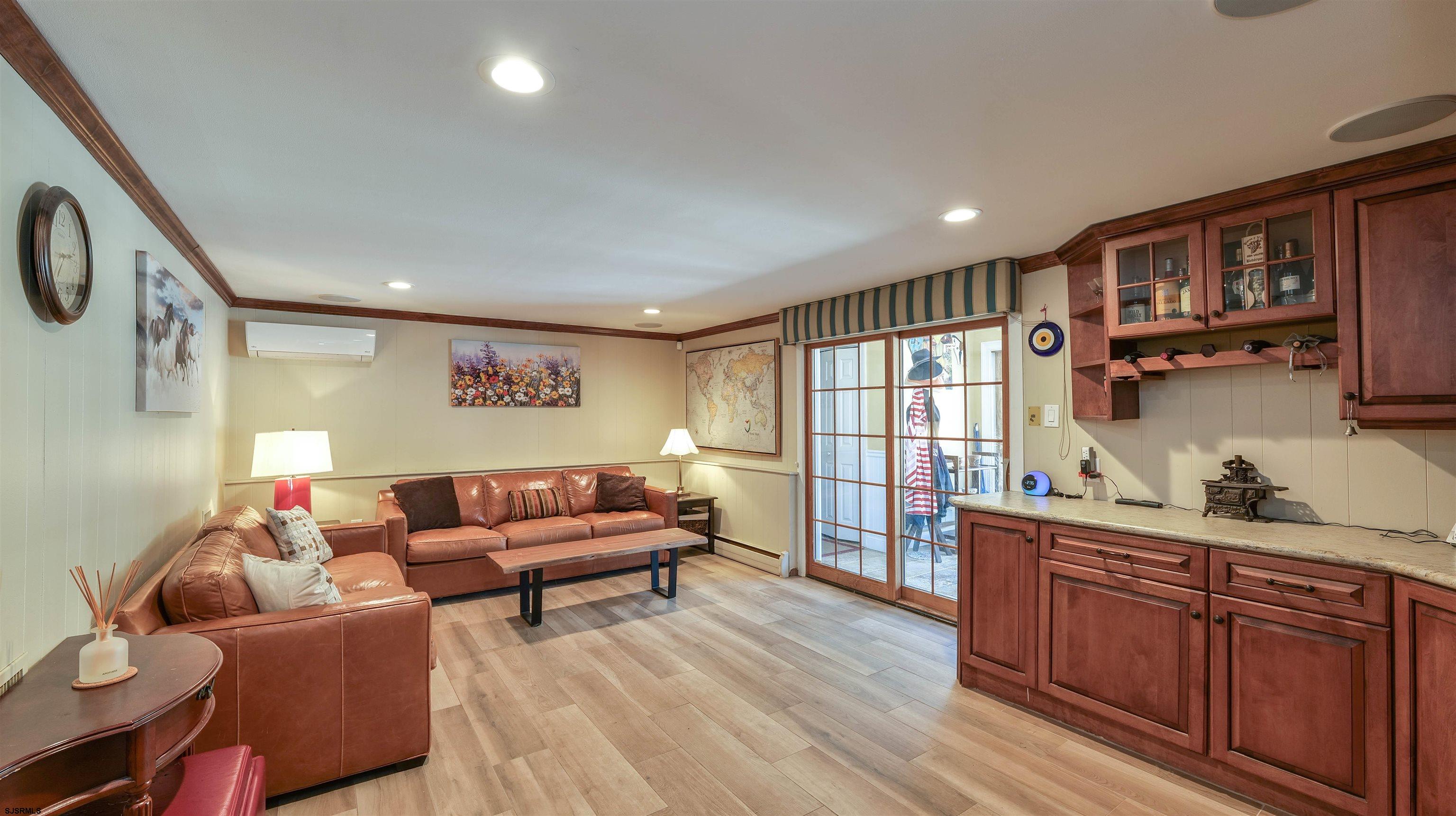 10 E Sunset Avenue