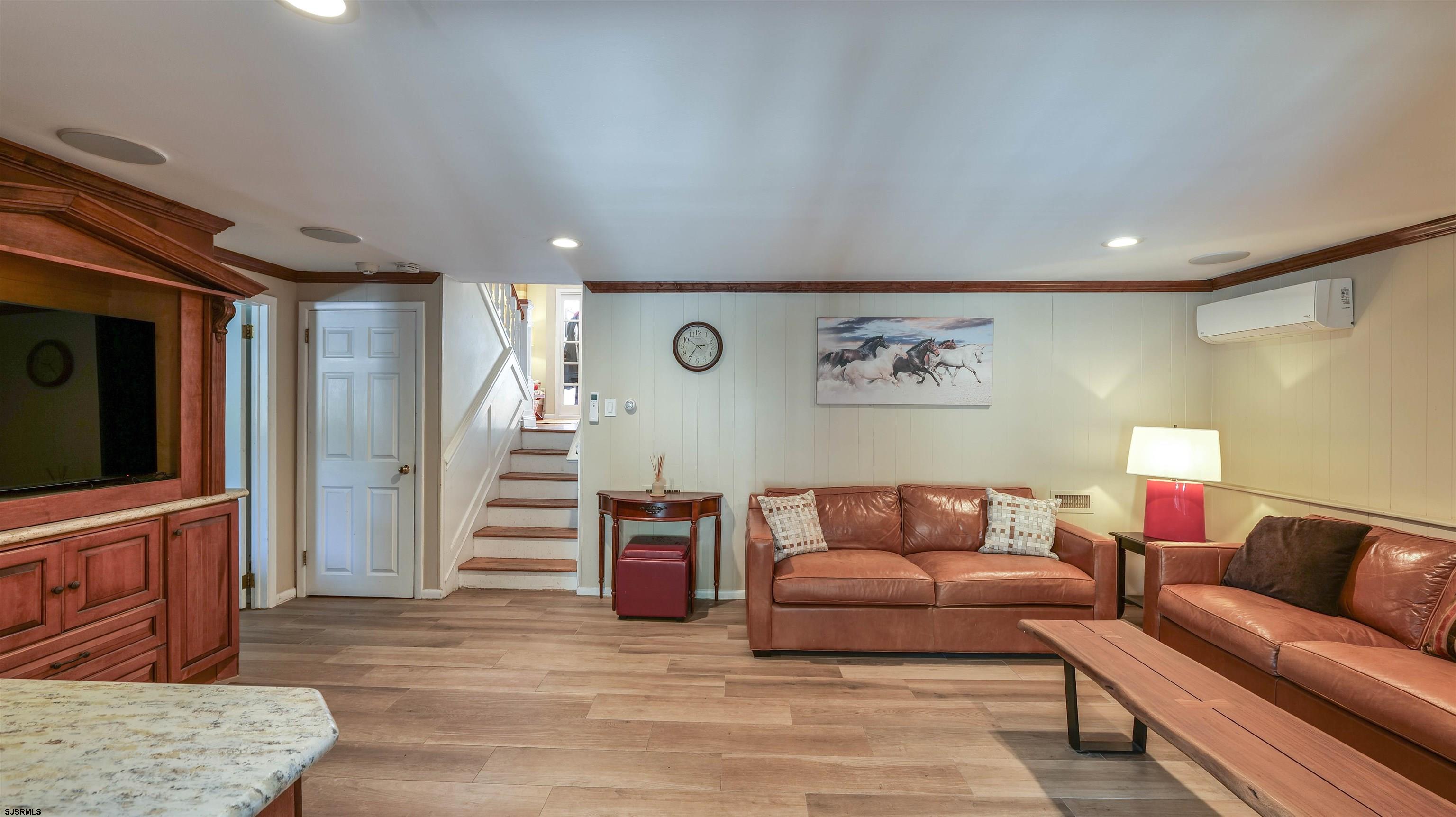10 E Sunset Avenue