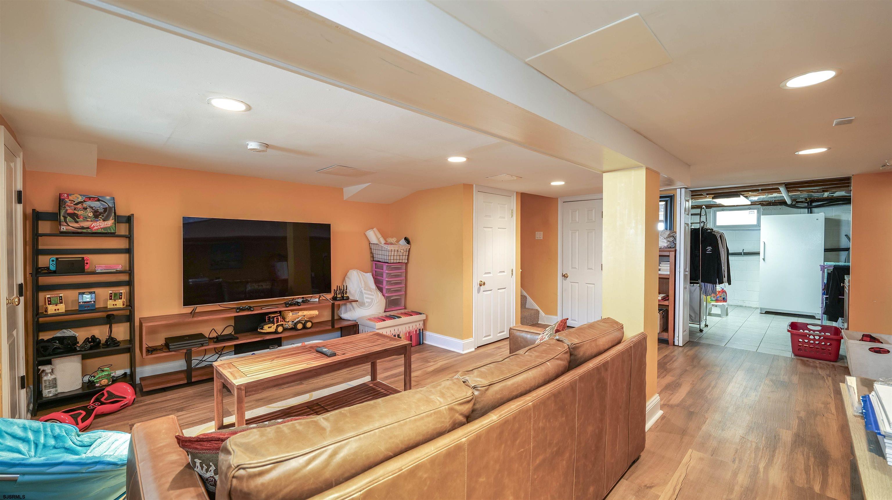 10 E Sunset Avenue