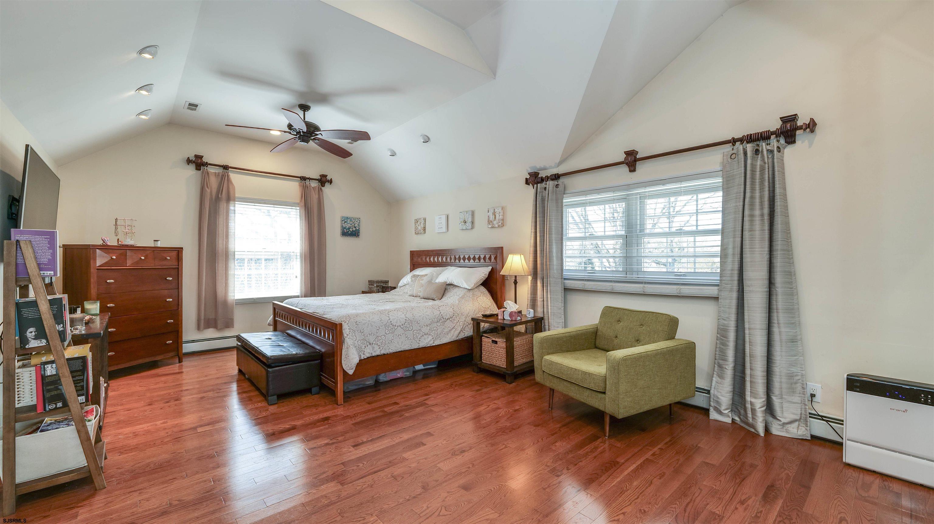 10 E Sunset Avenue