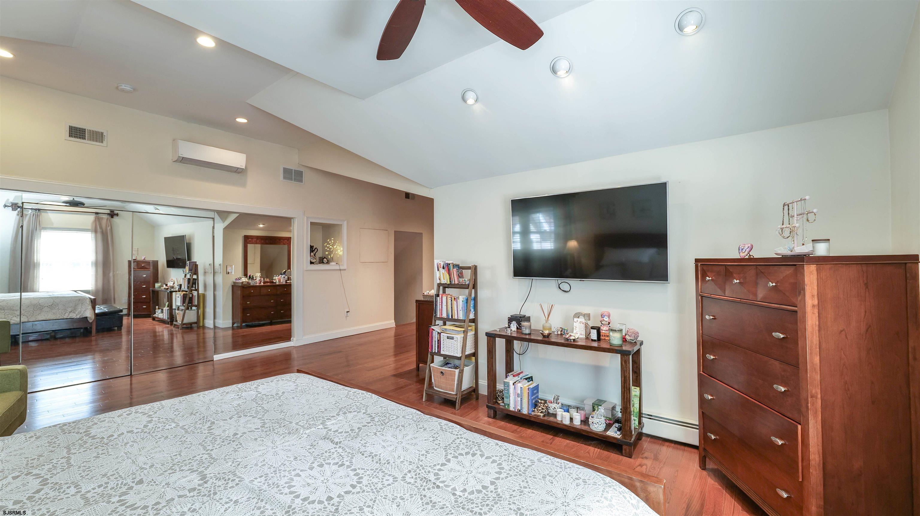 10 E Sunset Avenue